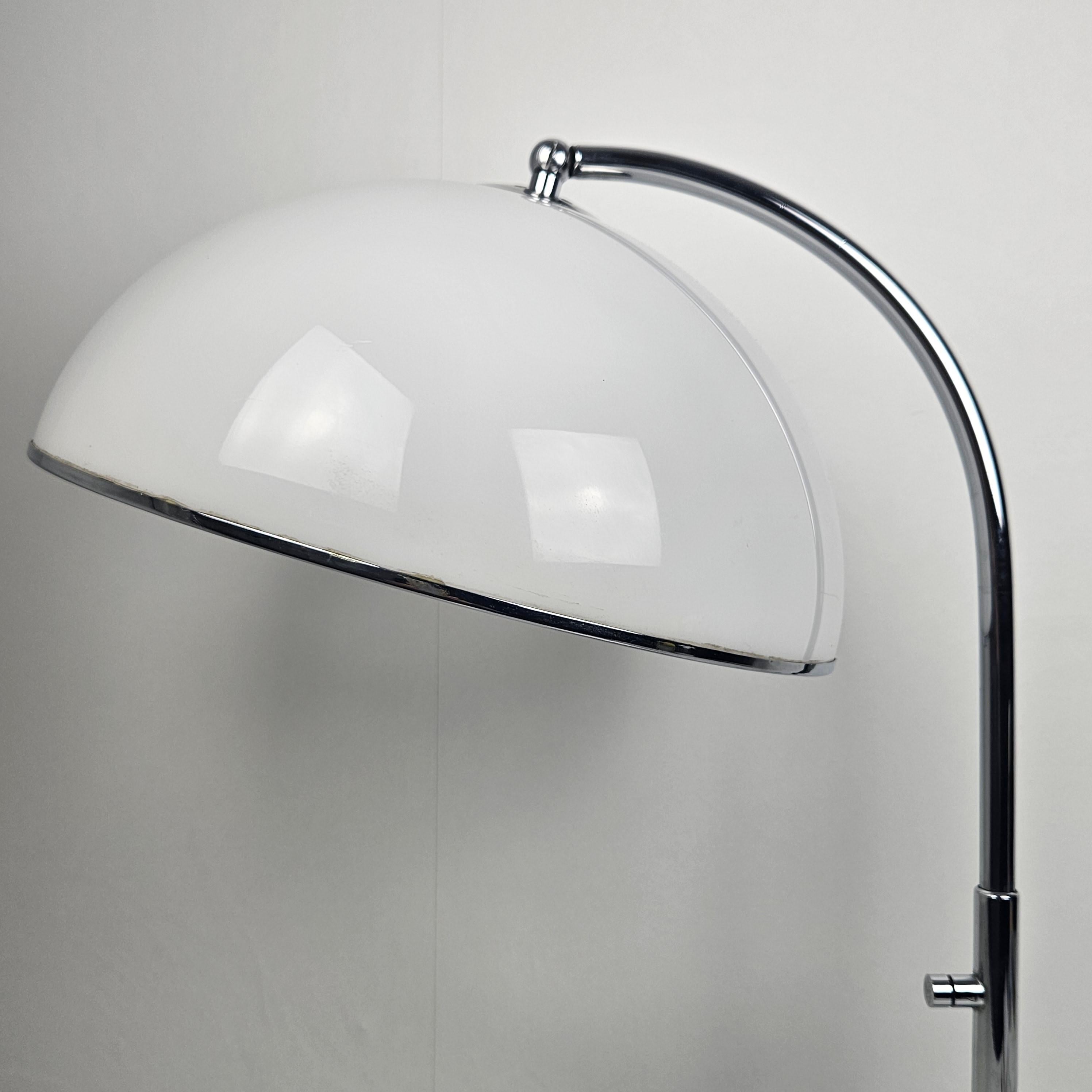 Table Lamp in Chrome And White Acrylic Diffuser, Italy 1970's For Sale 3