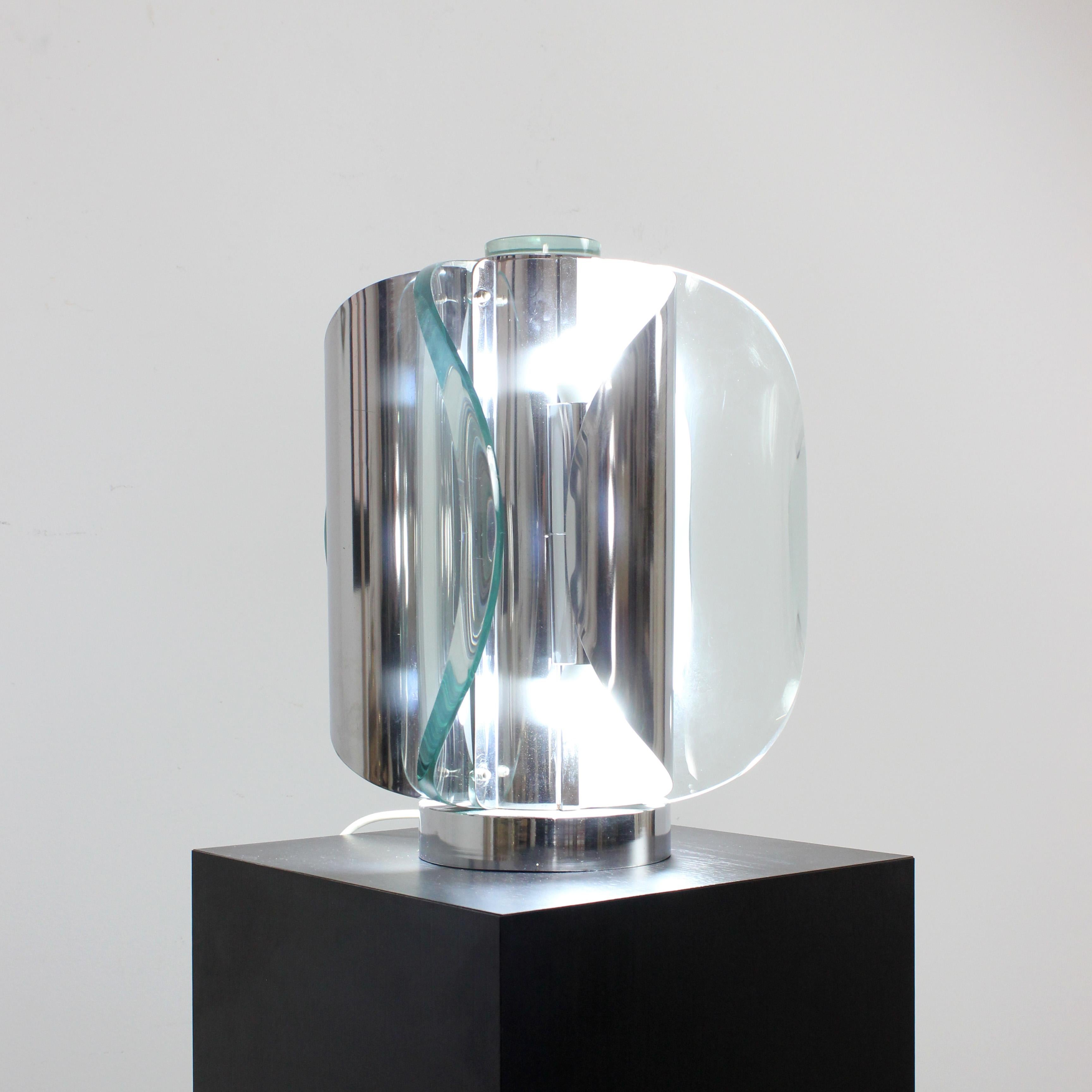 Français Lampe à poser en verre clair et acier chromé - Attr. Max Ingrand - à Fontana Arte en vente