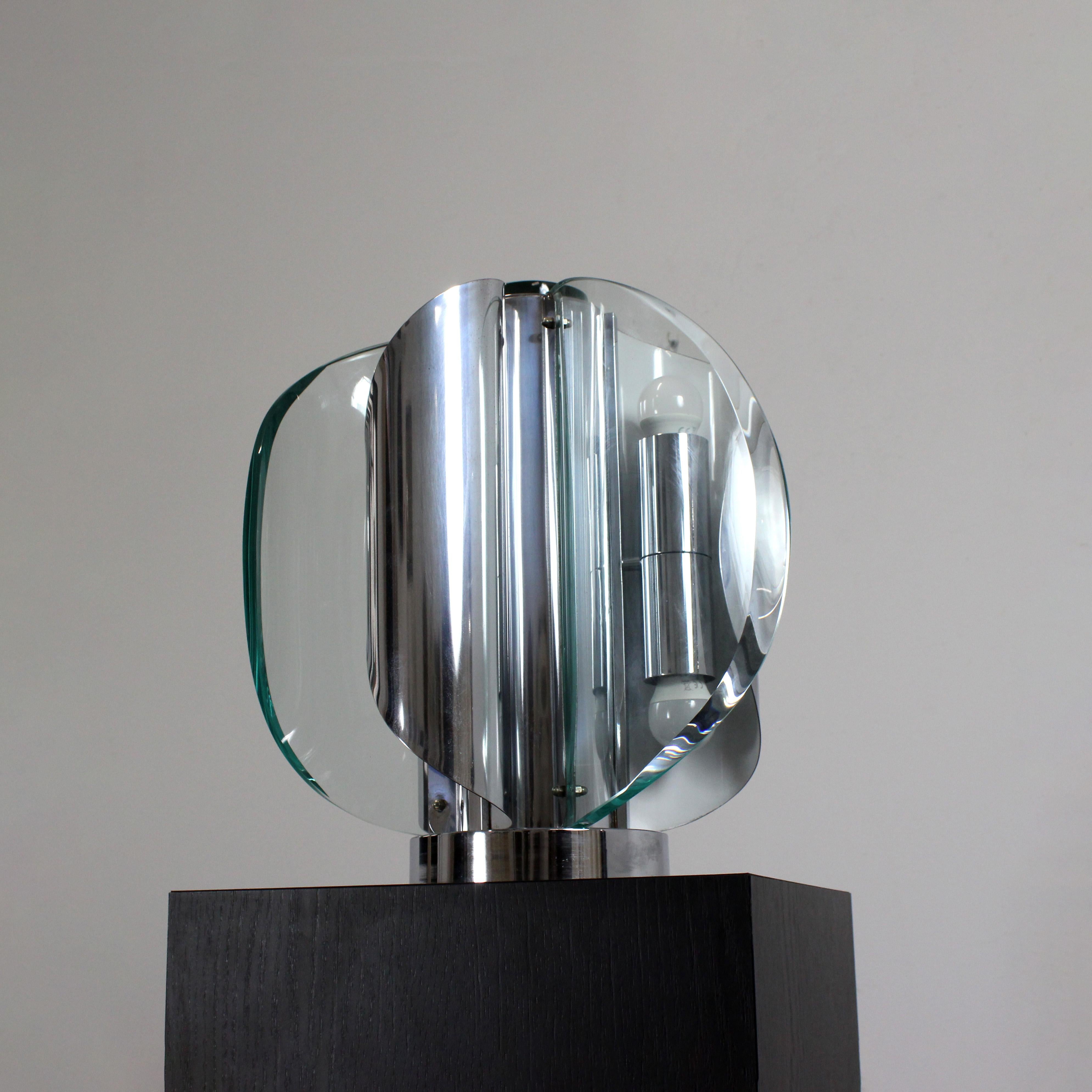 Verre Lampe à poser en verre clair et acier chromé - Attr. Max Ingrand - à Fontana Arte en vente