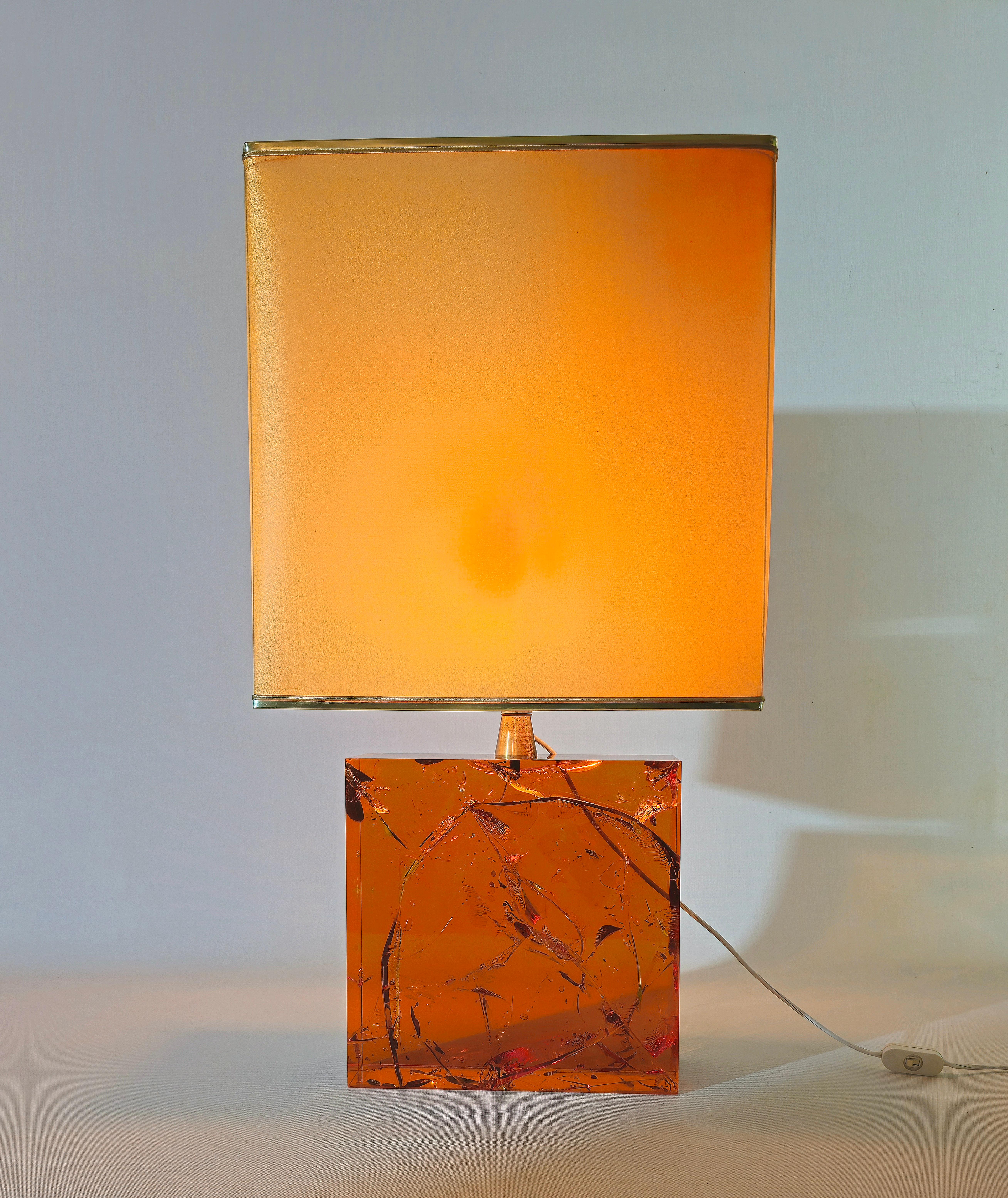 Table lamp of considerable dimensions produced in France in the 70s. A fractal resin lamp by Pierre Giraudon,  amber colored.




Note: We try to offer our customers an excellent service even in shipments all over the world, collaborating with one