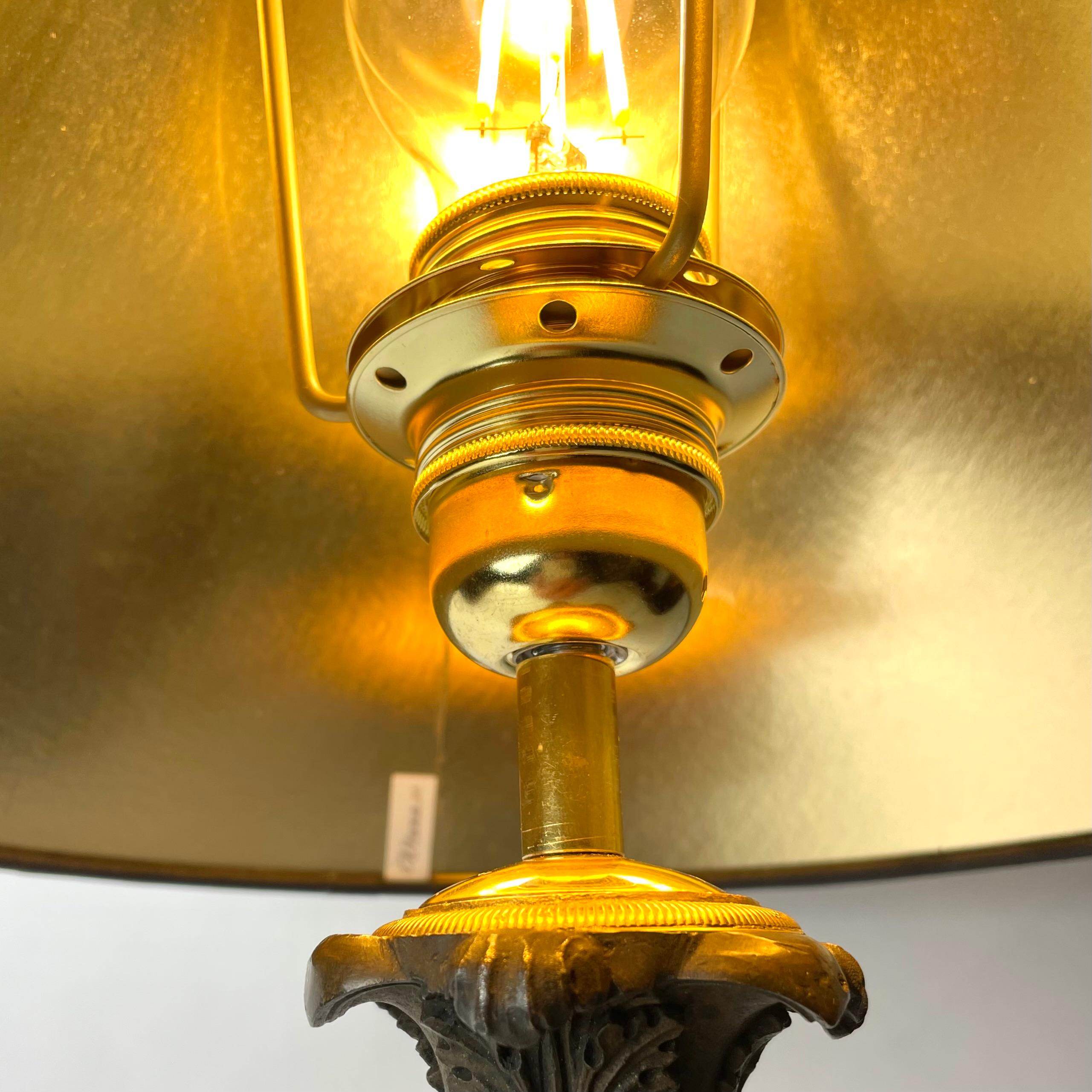 Table Lamp in gilded and dark patinated bronze. Empire 1820s For Sale 3