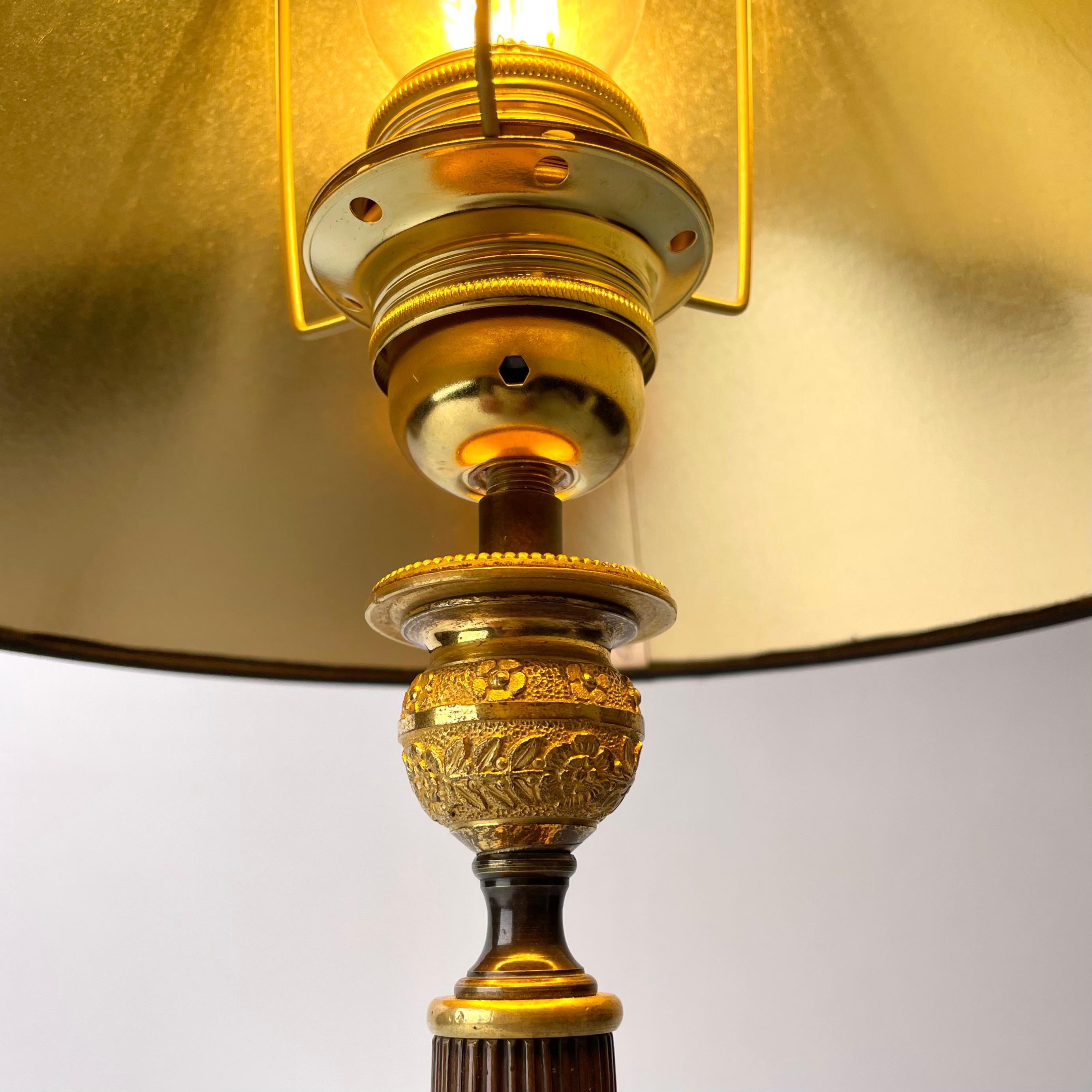 Bronze Table Lamp in gilded and dark patinated bronze with marble base. Empire 1820s For Sale