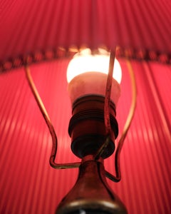 Table Lamp in Gilded Wood with Carvings and Original Red Lampshade from the 1940