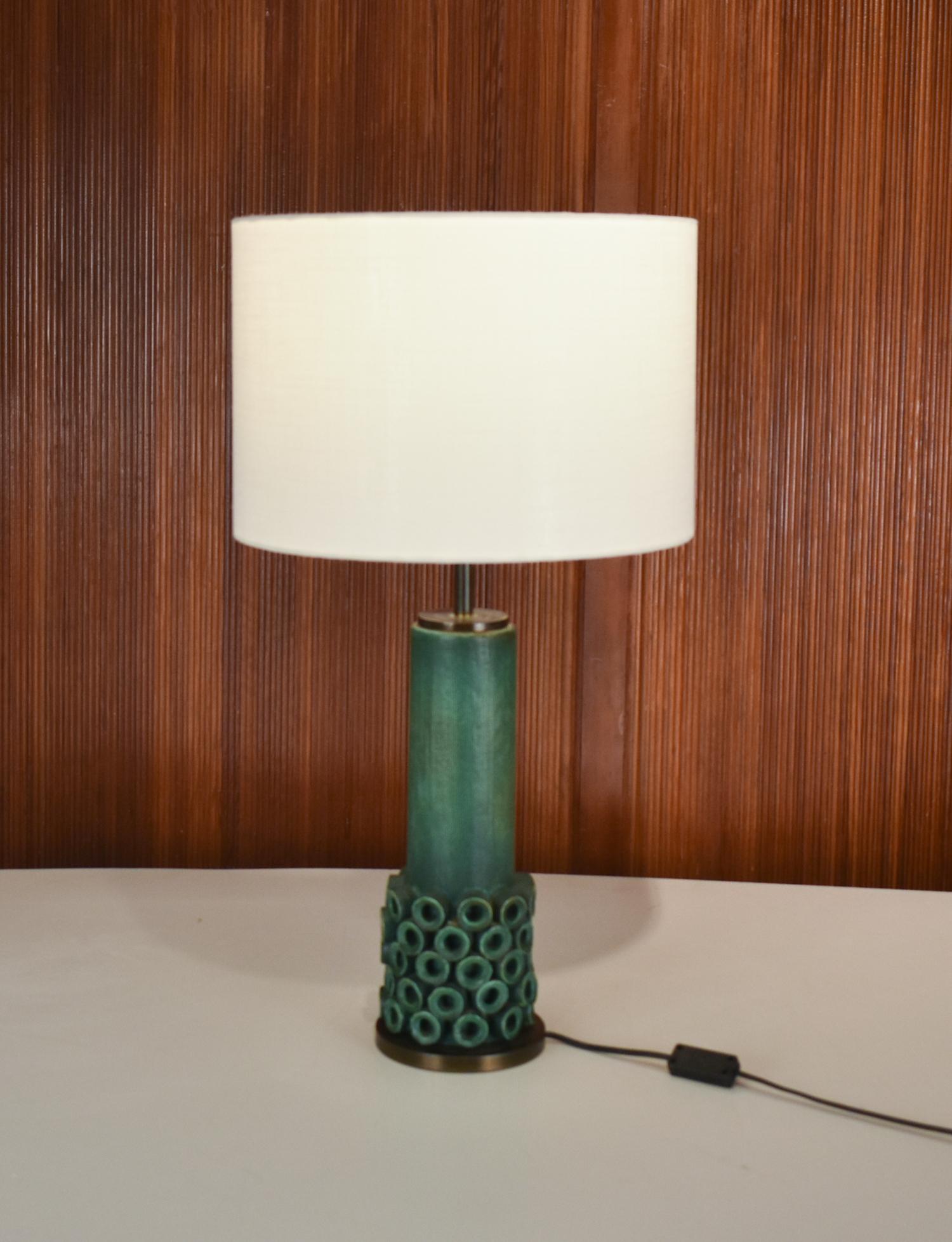Table lamp in green ceramic and brass. Jordi Vilanova, Jordi Aguade. 1970's 3