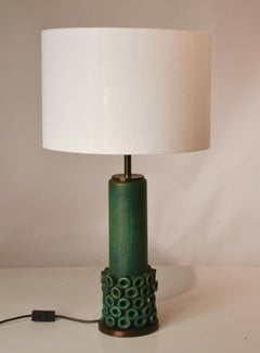 Table lamp in green ceramic and brass. Jordi Vilanova, Jordi Aguade. 1970's