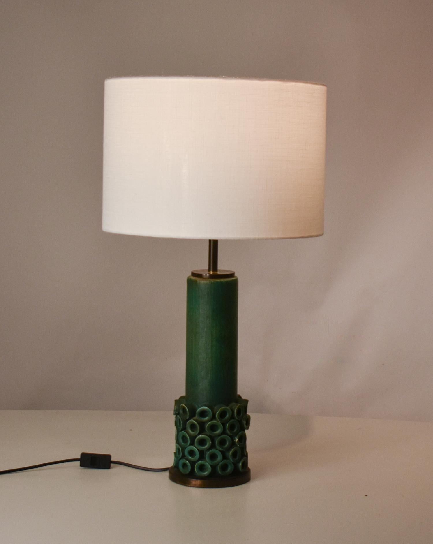 Mid-Century Modern Table lamp in green ceramic and brass. Jordi Vilanova, Jordi Aguade. 1970's