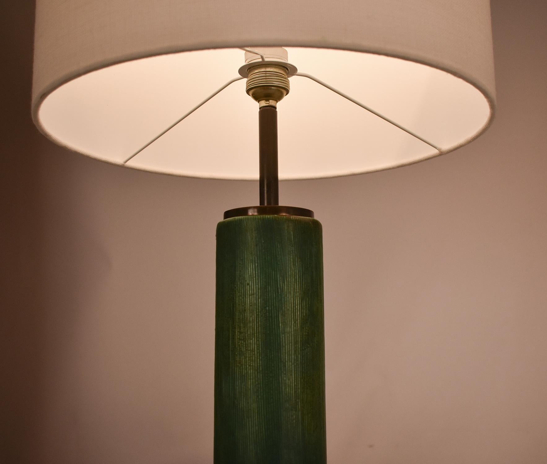 Brass Table lamp in green ceramic and brass. Jordi Vilanova, Jordi Aguade. 1970's