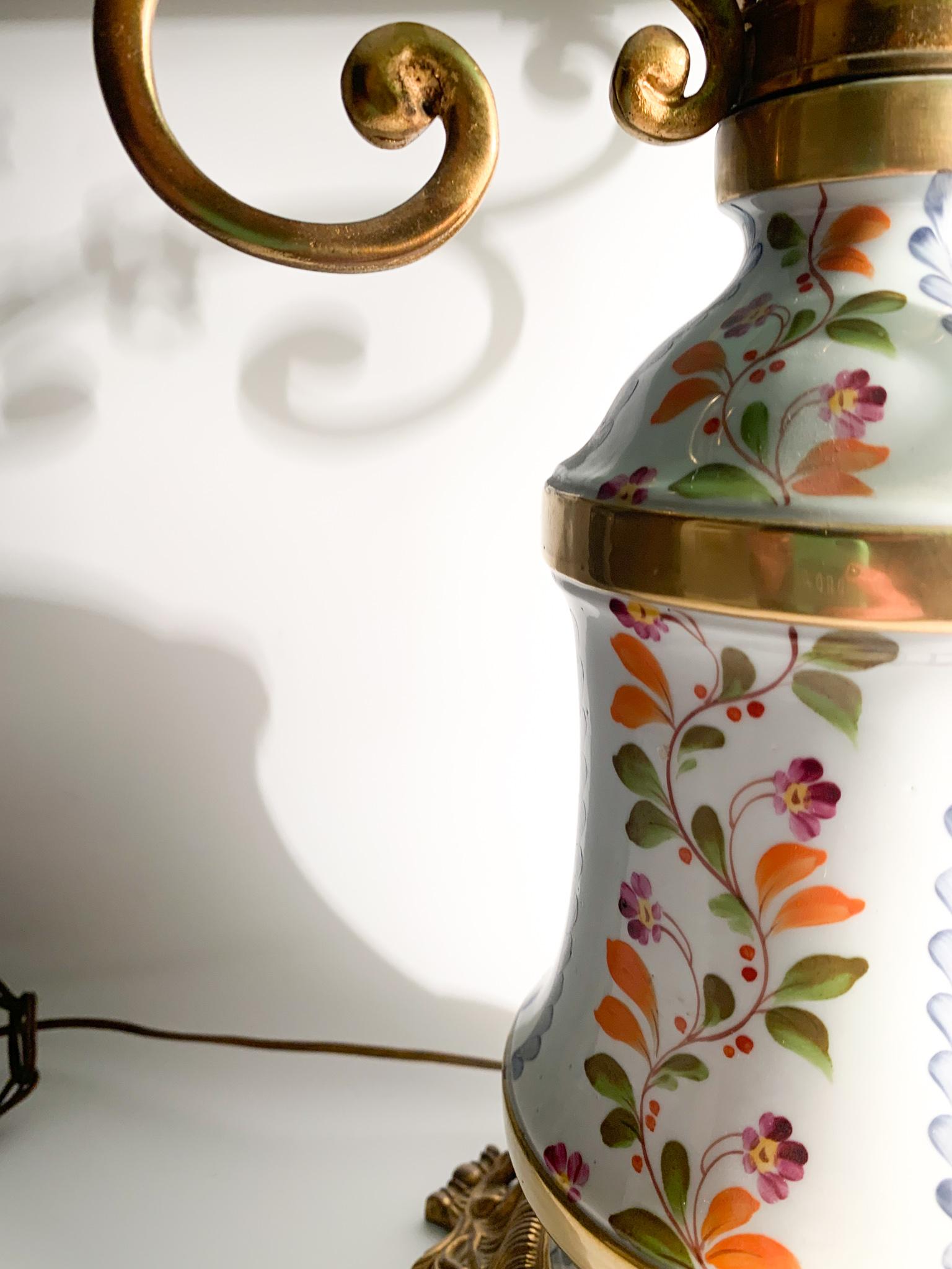 Table Lamp in Hand Painted Sevres Porcelain and Glass Lampshade from the 1940s For Sale 1