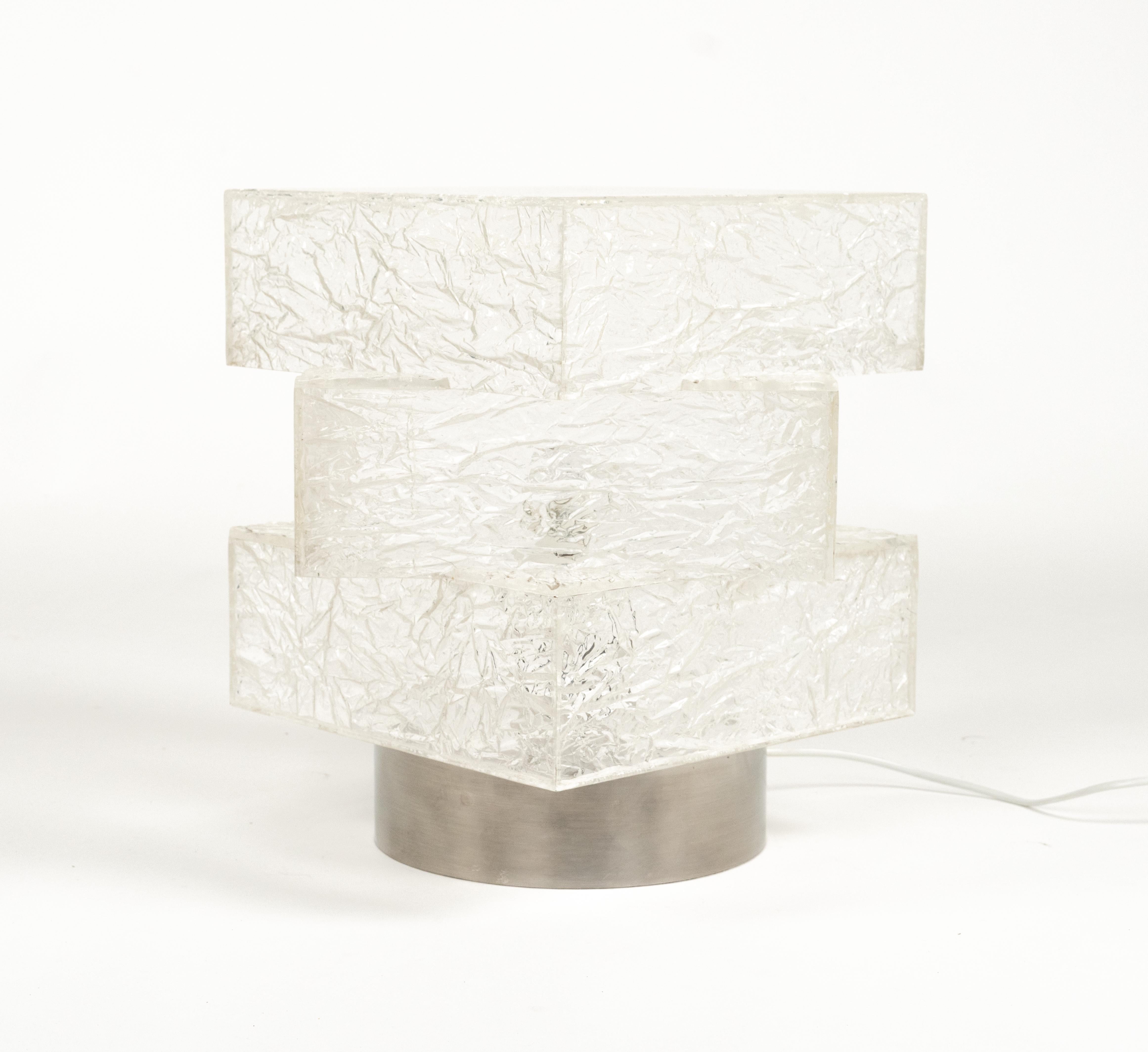 Mid-Century Modern Table Lamp in Ice Effect Lucite and Aluminum Willy Rizzo Style, Italy 1970s For Sale