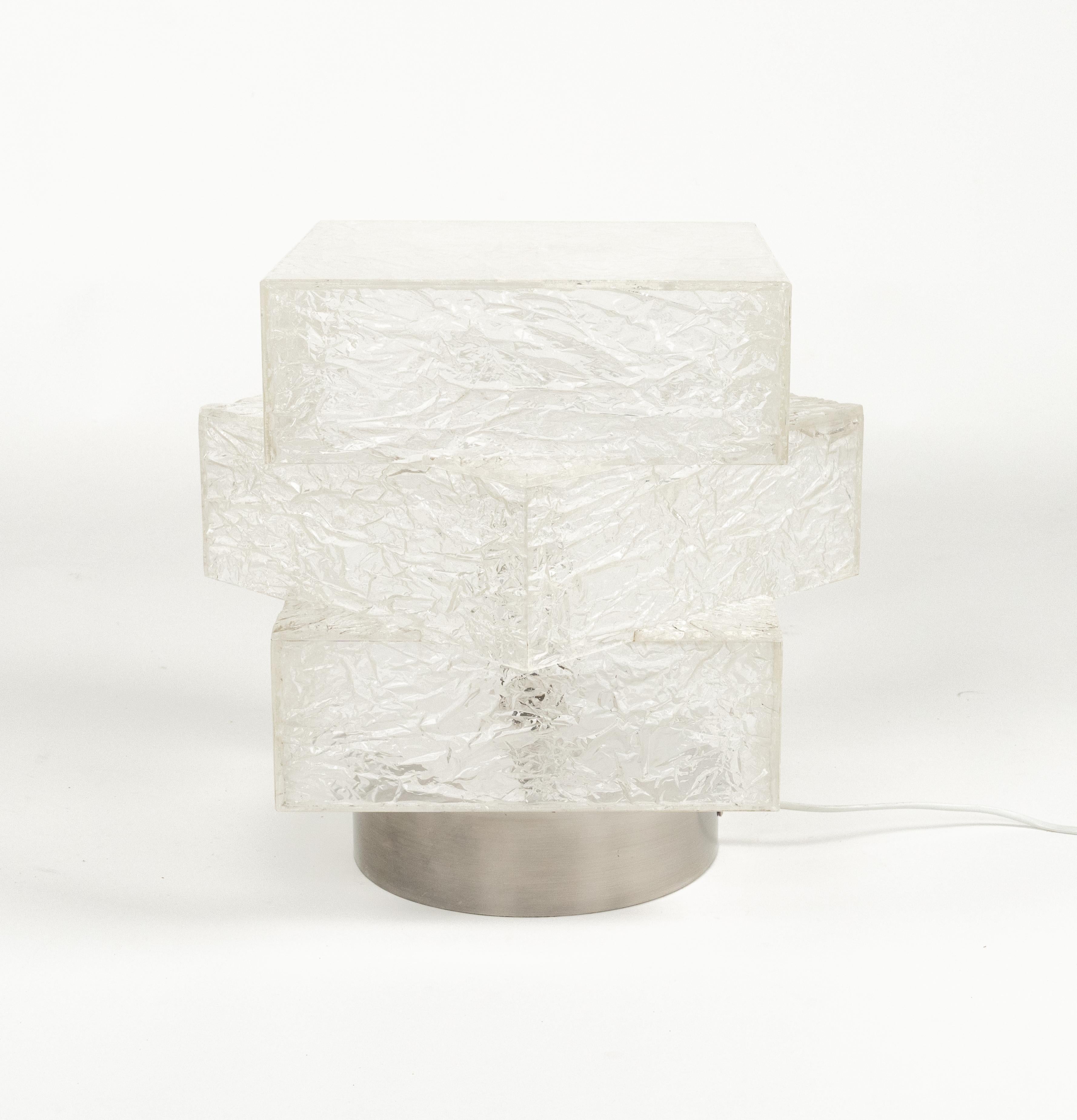 Italian Table Lamp in Ice Effect Lucite and Aluminum Willy Rizzo Style, Italy 1970s For Sale