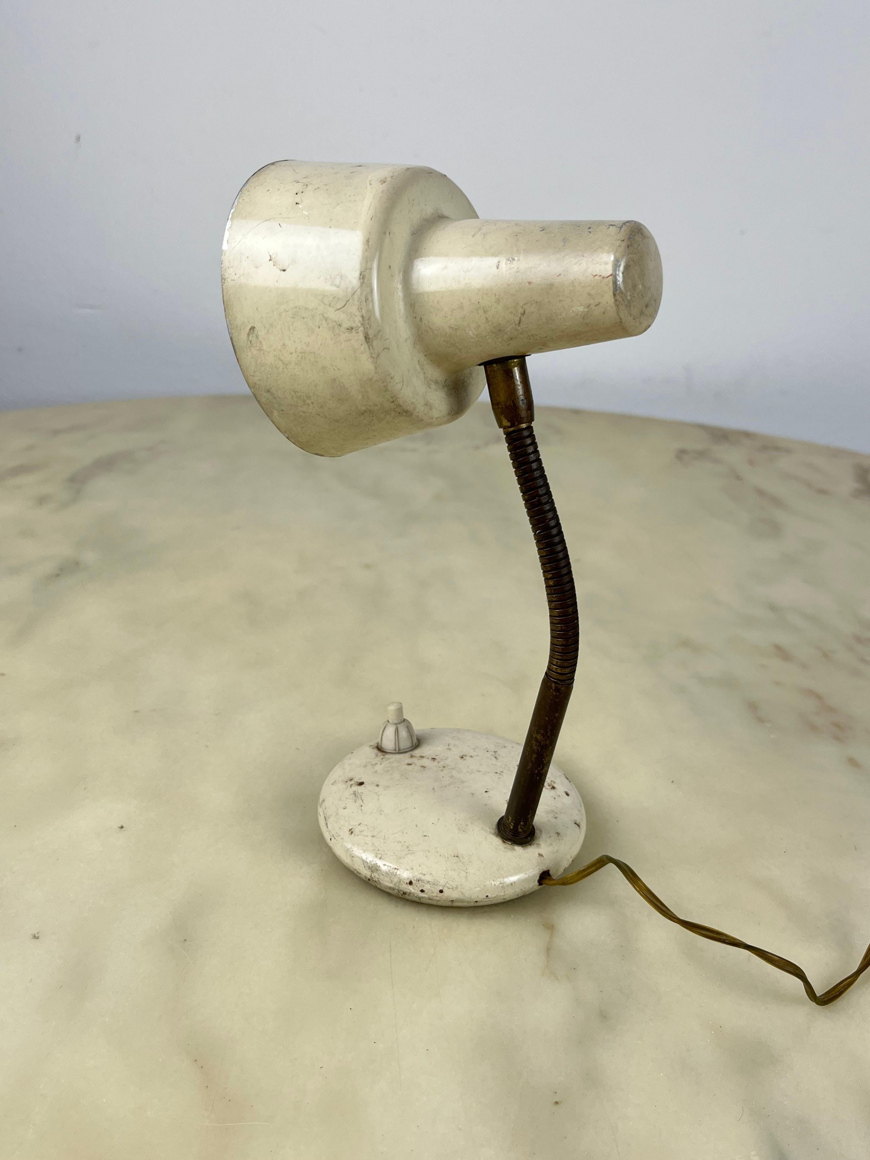 Mid-20th Century Table Lamp in Lacquered Metal and Brass, Italy, 1950s For Sale