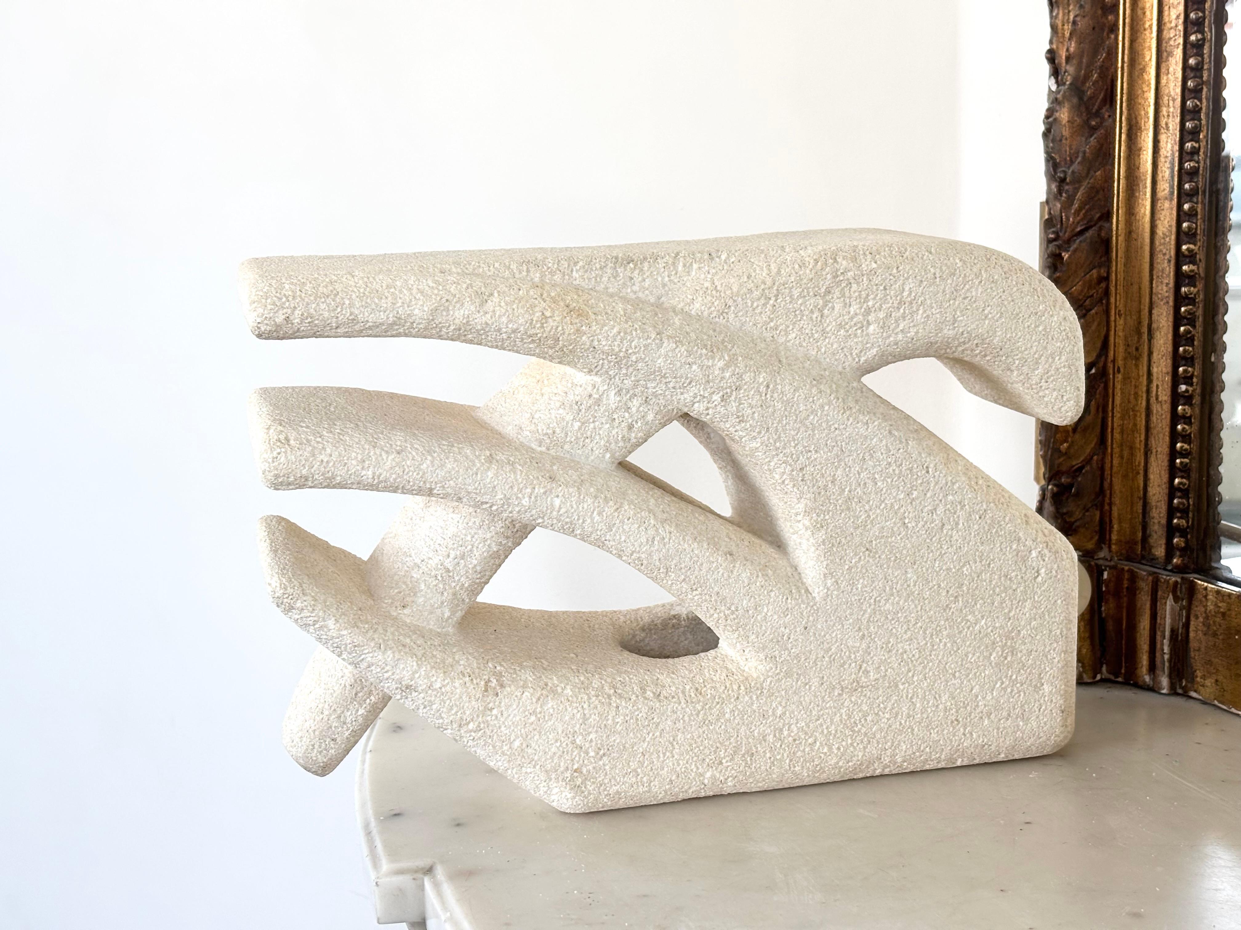 Table lamp in lime stone by Albert Tormos 1970 (Ende des 20. Jahrhunderts) im Angebot