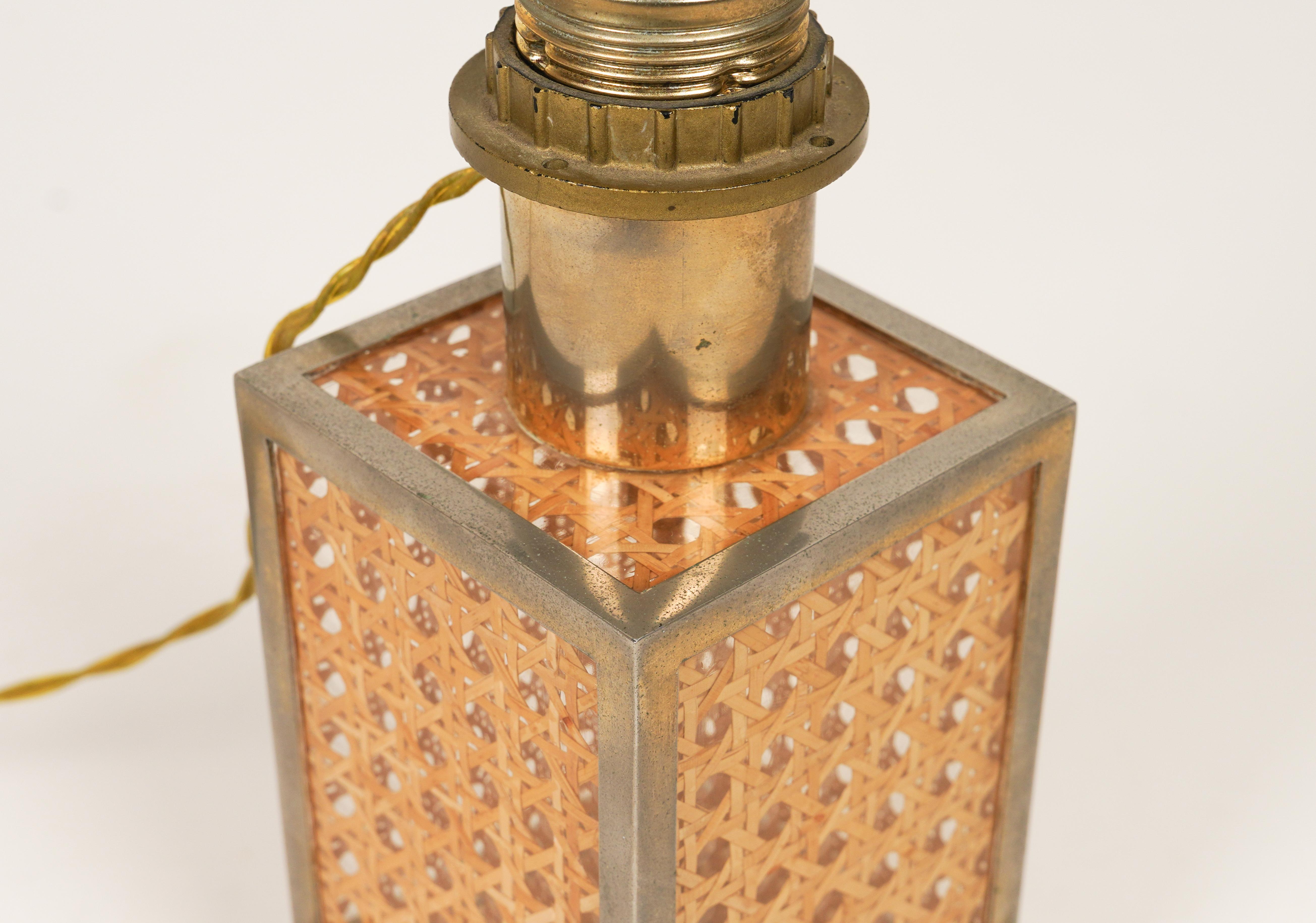 Table Lamp in Lucite, Rattan and Brass Christian Dior Style, Italy 1970s For Sale 4