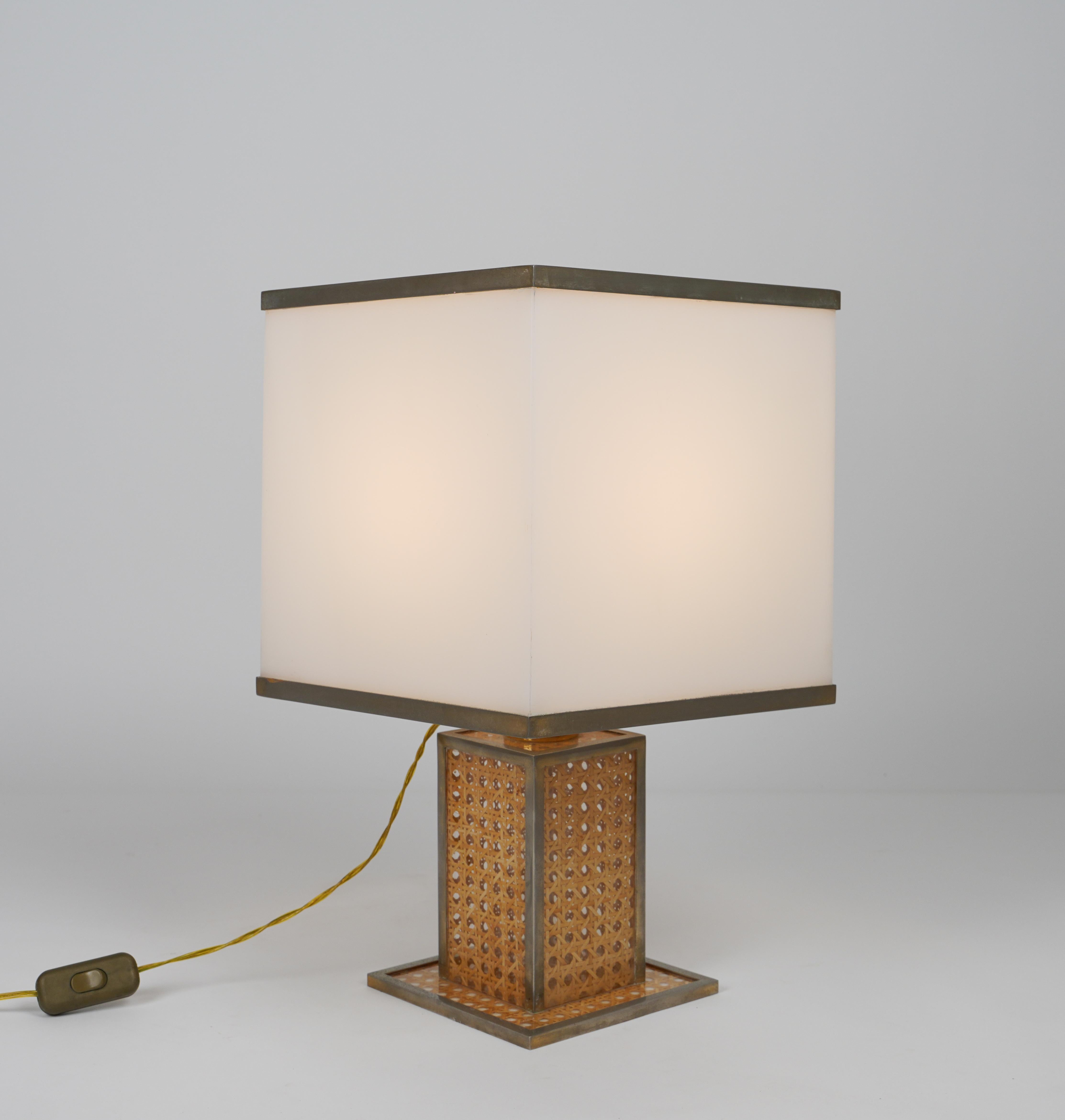 Table Lamp in Lucite, Rattan and Brass Christian Dior Style, Italy 1970s For Sale 6