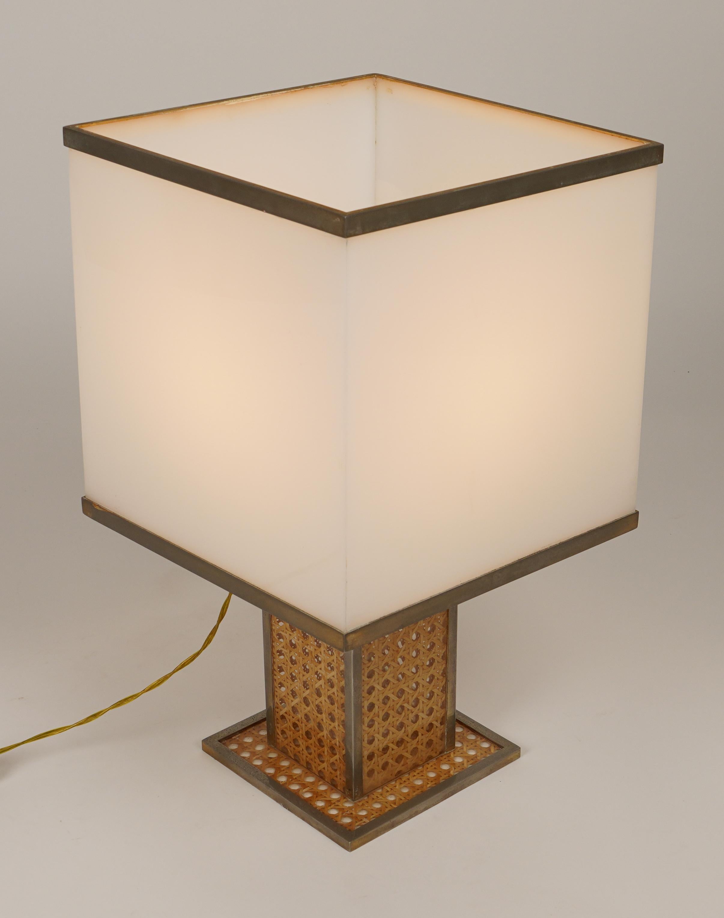 Table Lamp in Lucite, Rattan and Brass Christian Dior Style, Italy 1970s For Sale 7