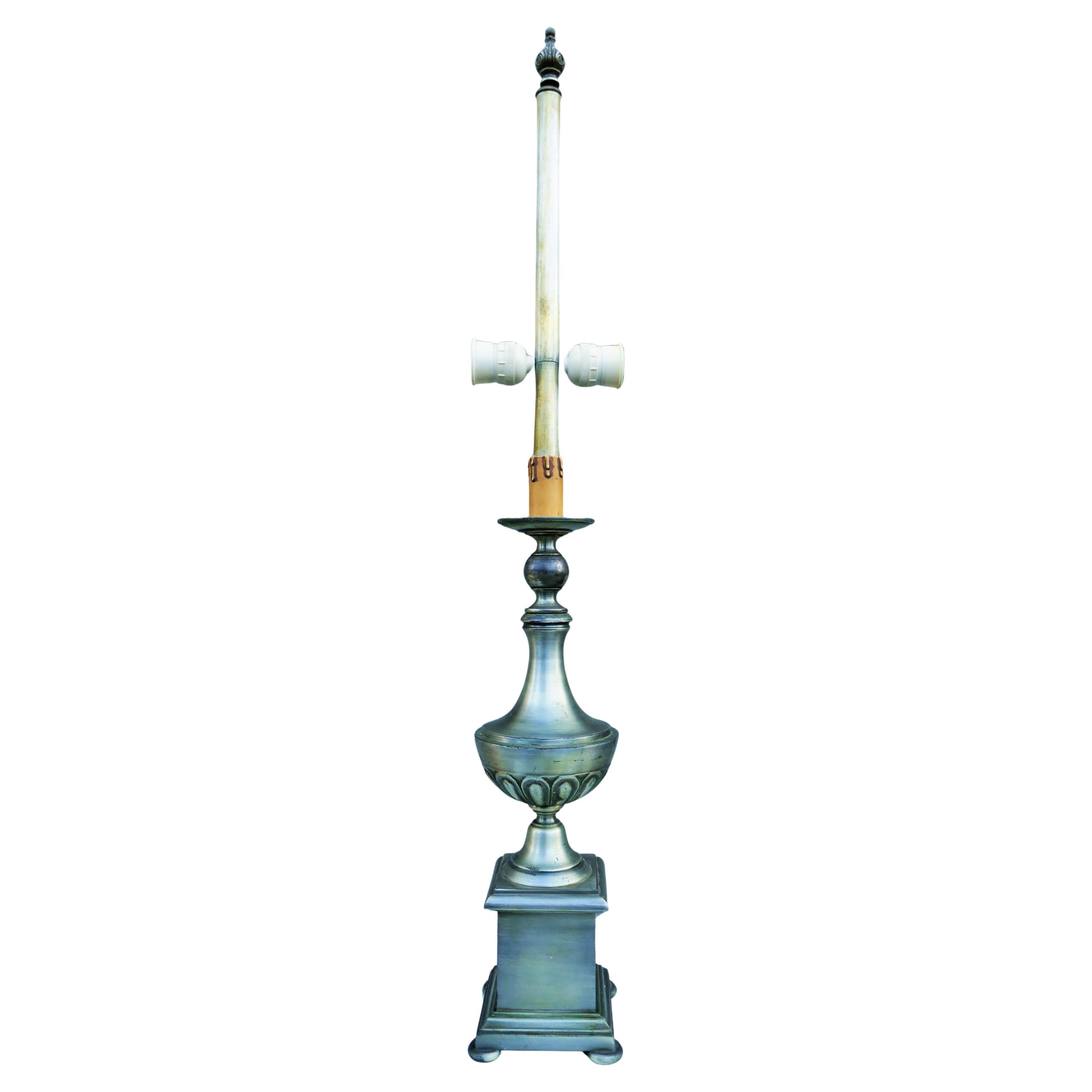 Mid-20th Century Lampe à poser en métal et diffuseur en damas en vente