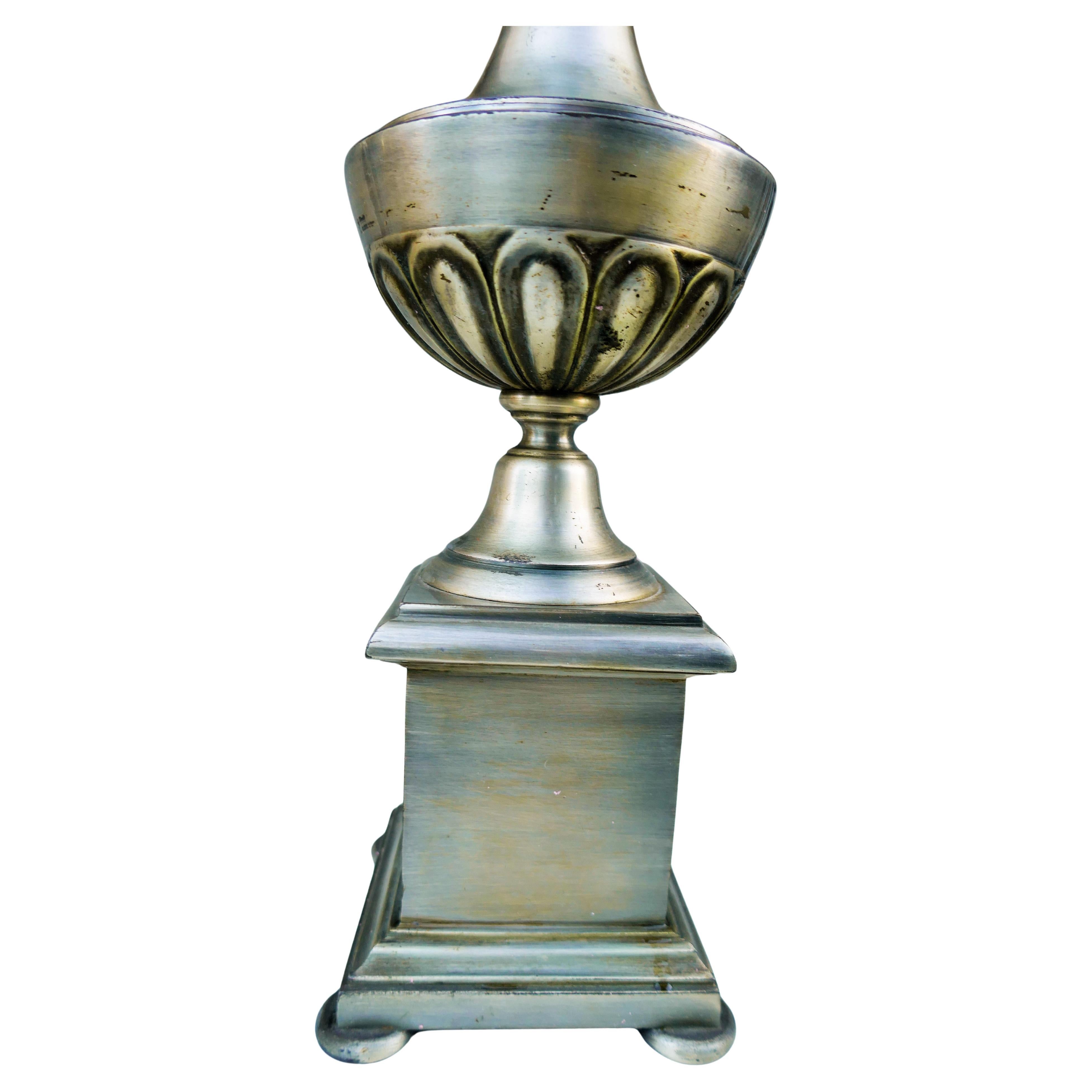 Métal Lampe à poser en métal et diffuseur en damas en vente