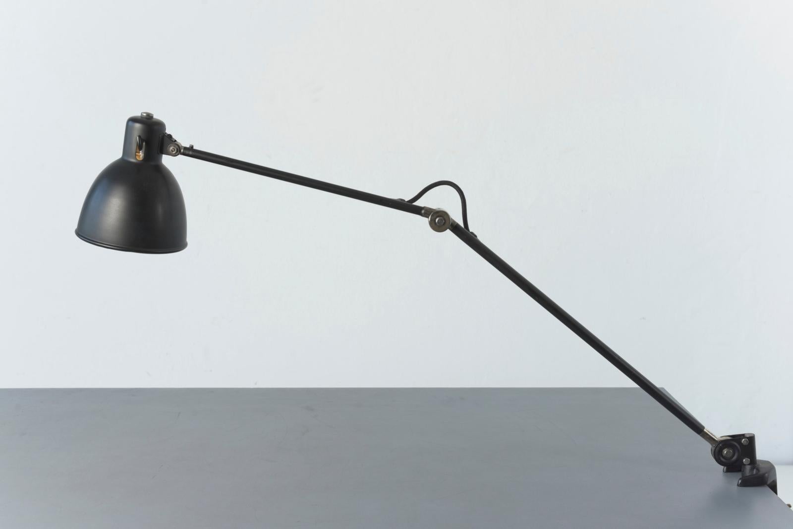 H 110 cm W 110 cm D 16 cm

Material: Sheet iron painted matt black, nickel-plated brass, steel with matt black paint, black textile connection cable, rotary switch on the socket, E 27 socket, solid cast iron screw clamp, 3 joints.

Condition: good