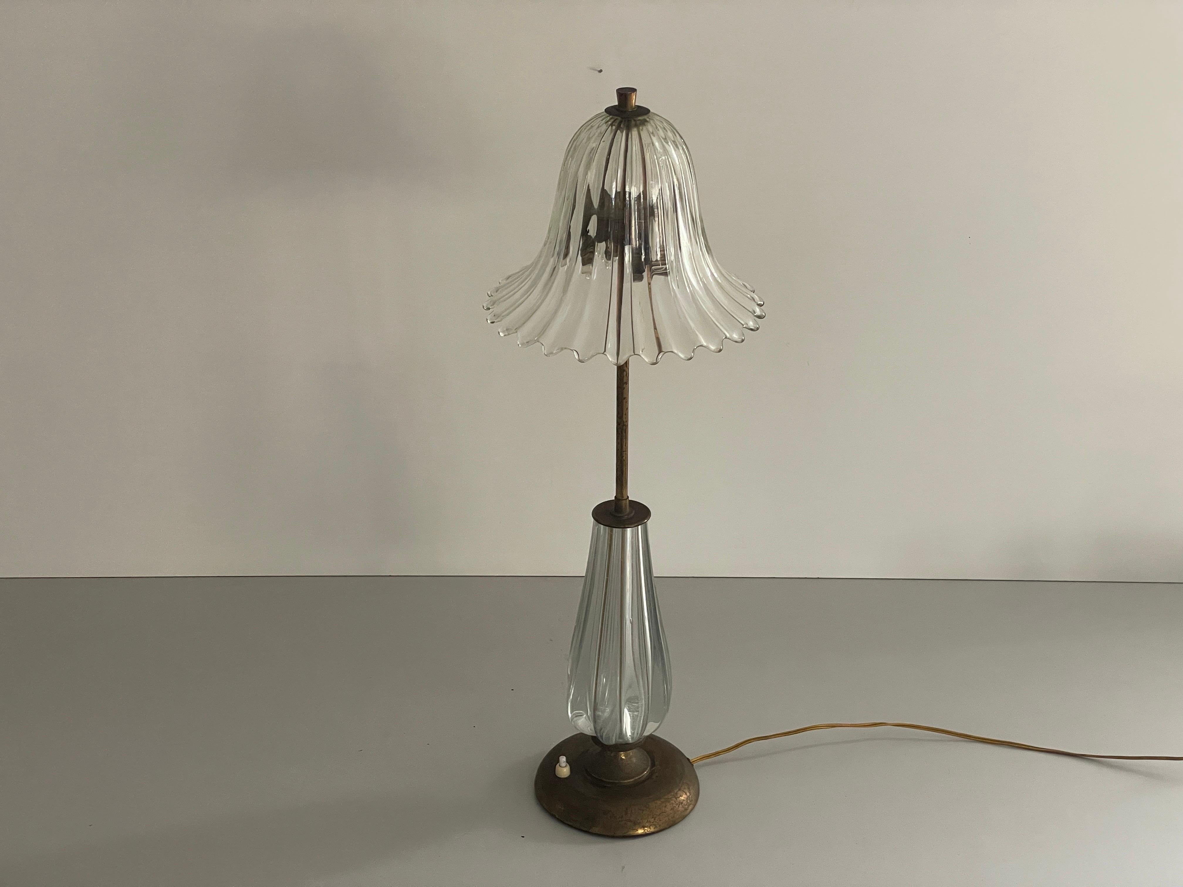 Lámpara de sobremesa de cristal artístico de Murano y latón de Barovier & Toso, años 40, Italia

De muy alta calidad.
Totalmente funcional.

Cable y enchufe originales. Esta lámpara es apta para enchufes de la UE. Enciende y apaga el cable.

Las