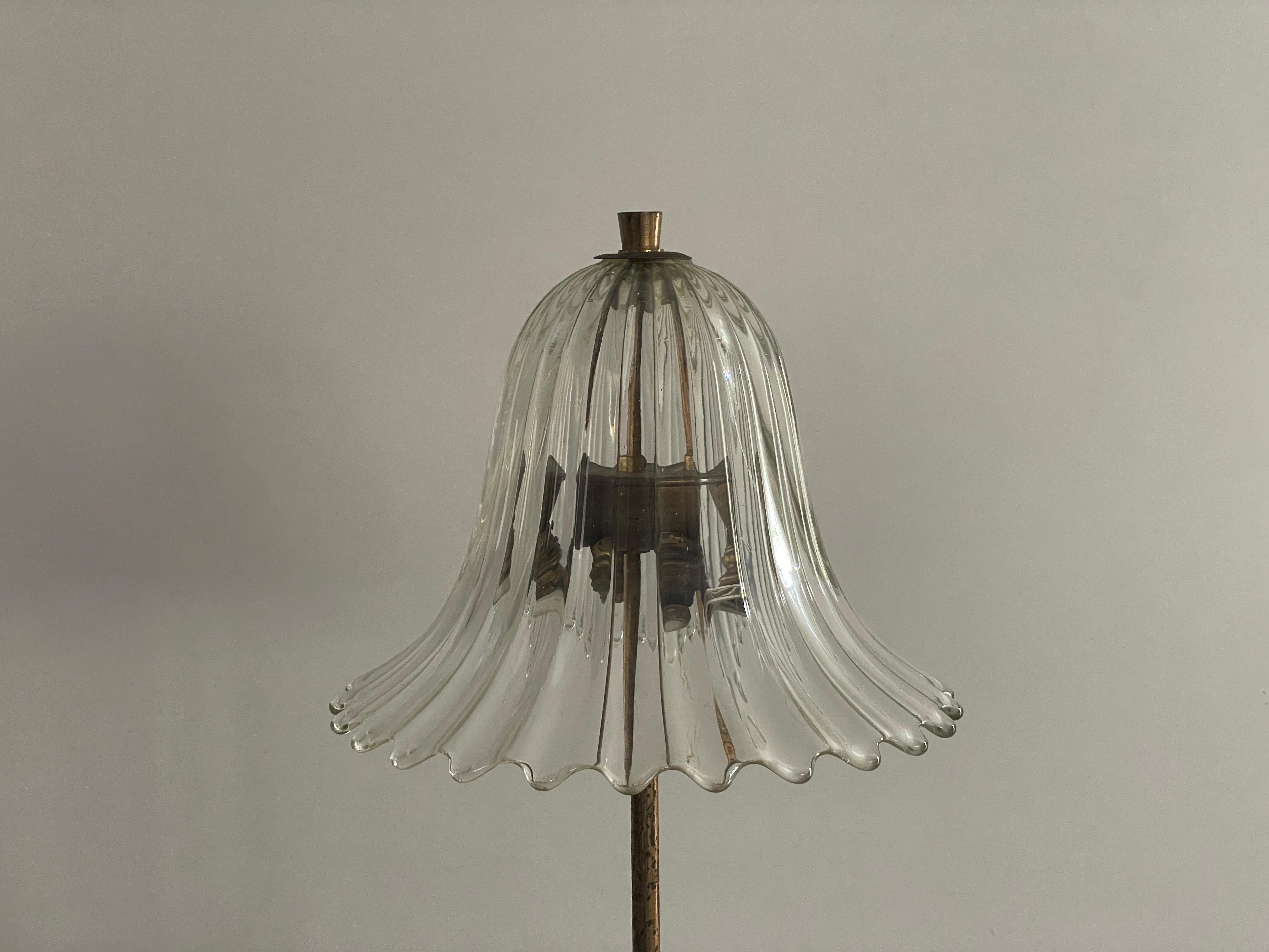 Lámpara de sobremesa de cristal artístico de Murano y latón de Barovier & Toso, años 40, Italia Moderno de mediados de siglo en venta