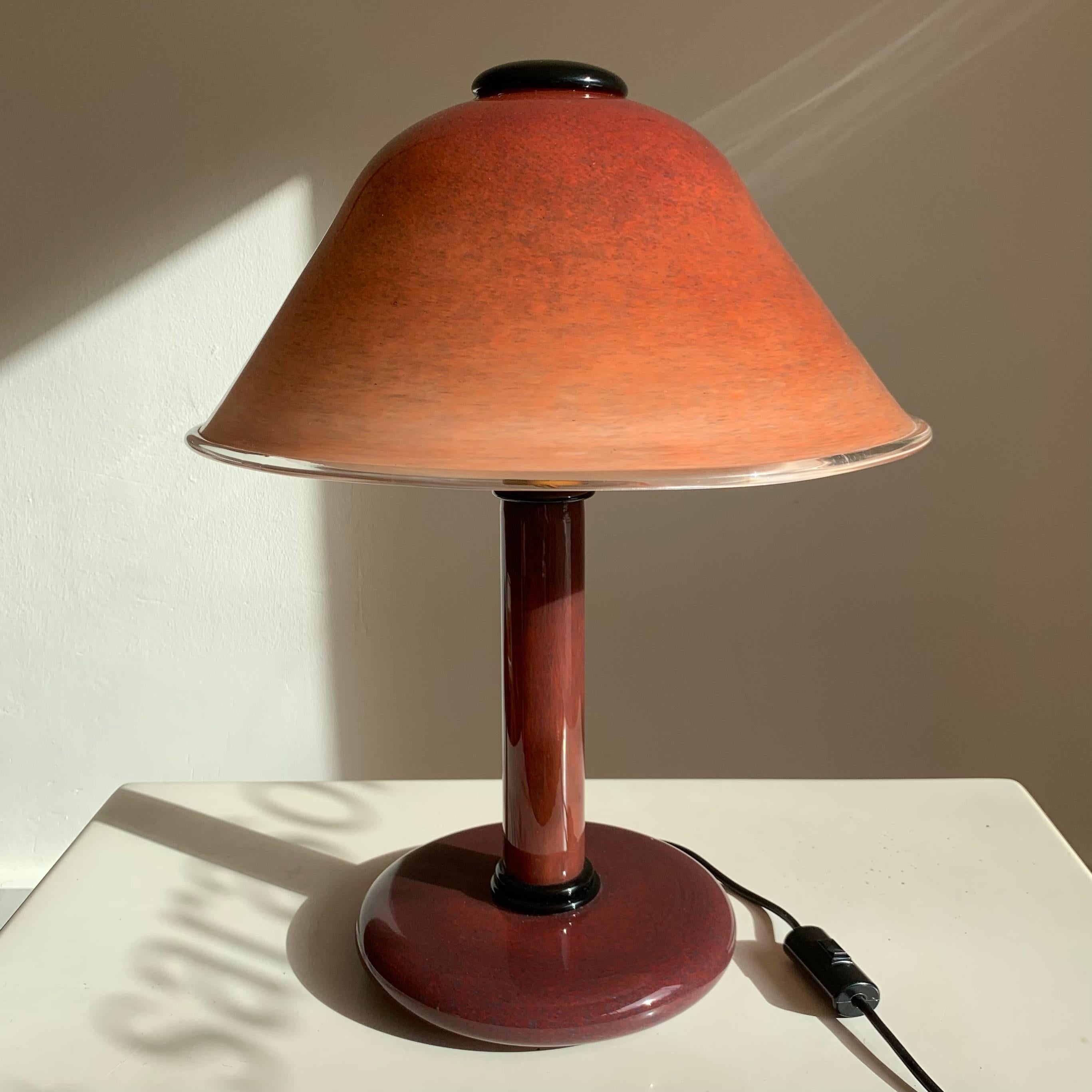 Murano glass table lamp
Manufactured by Barovier & Toso
Italy, 1980’s
Murano glass

Measurements
42 ø × 54 (H) cm

Details:
Manufacturer`s label “Barovier & Toso” and Murano glass provenance “Vetri Murano” on the lampshade.

Provenance:
Private