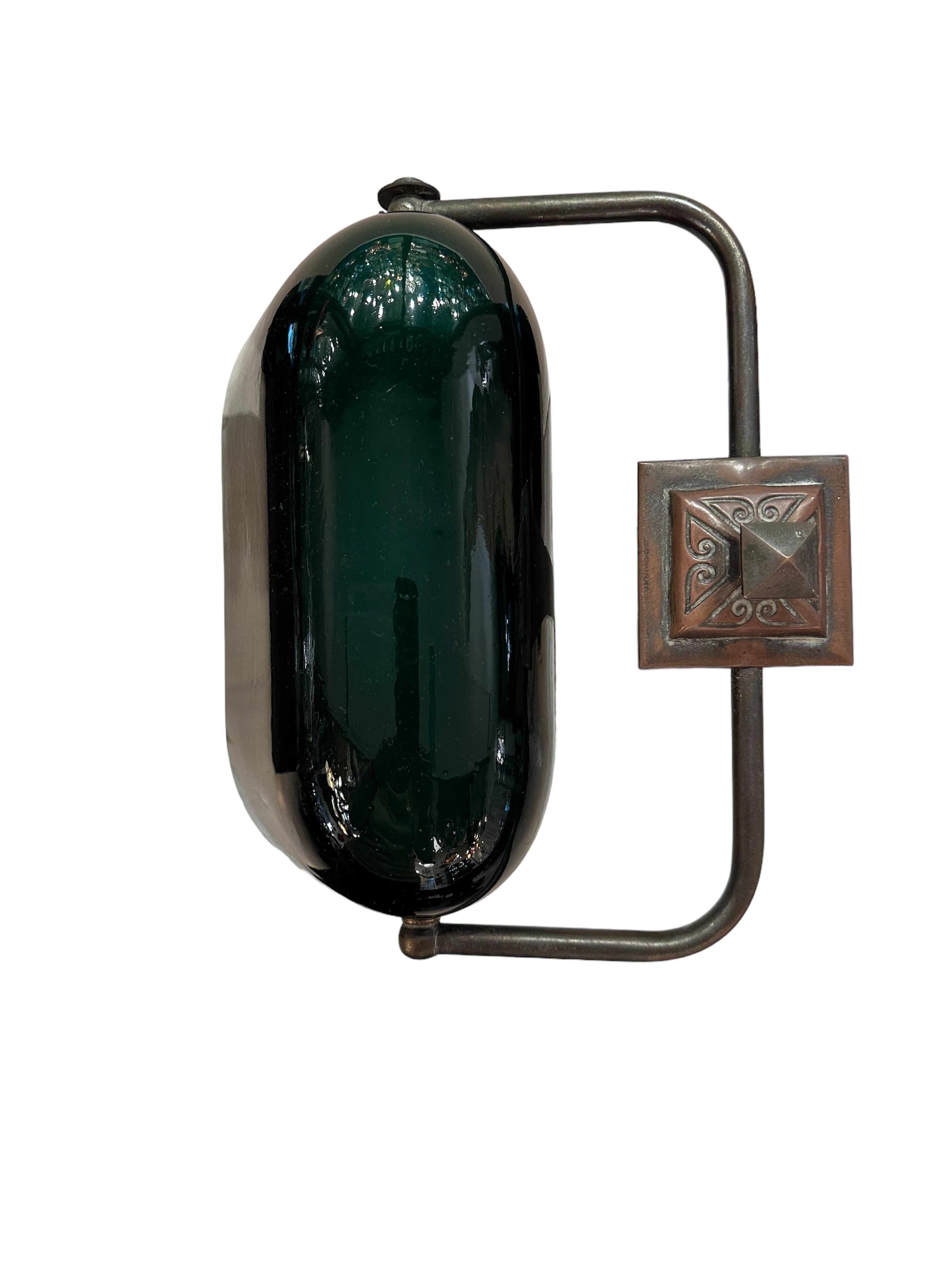 Lámpara de mesa, en opalina y bronce, Estilo: Jugendstil, Art Nouveau, Libertad,  1900 en Bueno estado para la venta en Ciudad Autónoma Buenos Aires, C