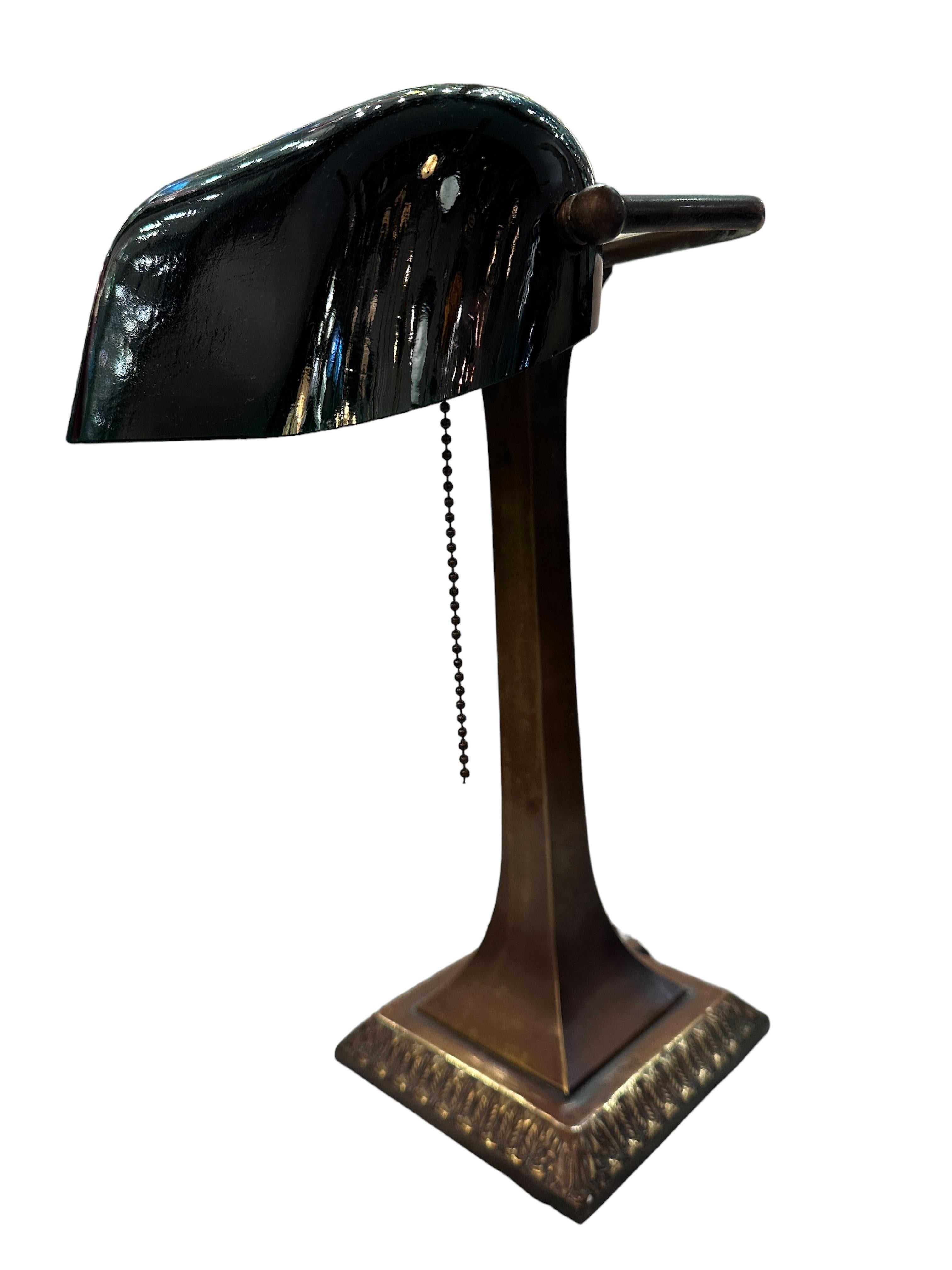 Lámpara de mesa, en opalina y bronce, Estilo: Jugendstil, Art Nouveau, Libertad,  1900 principios del siglo XX en venta