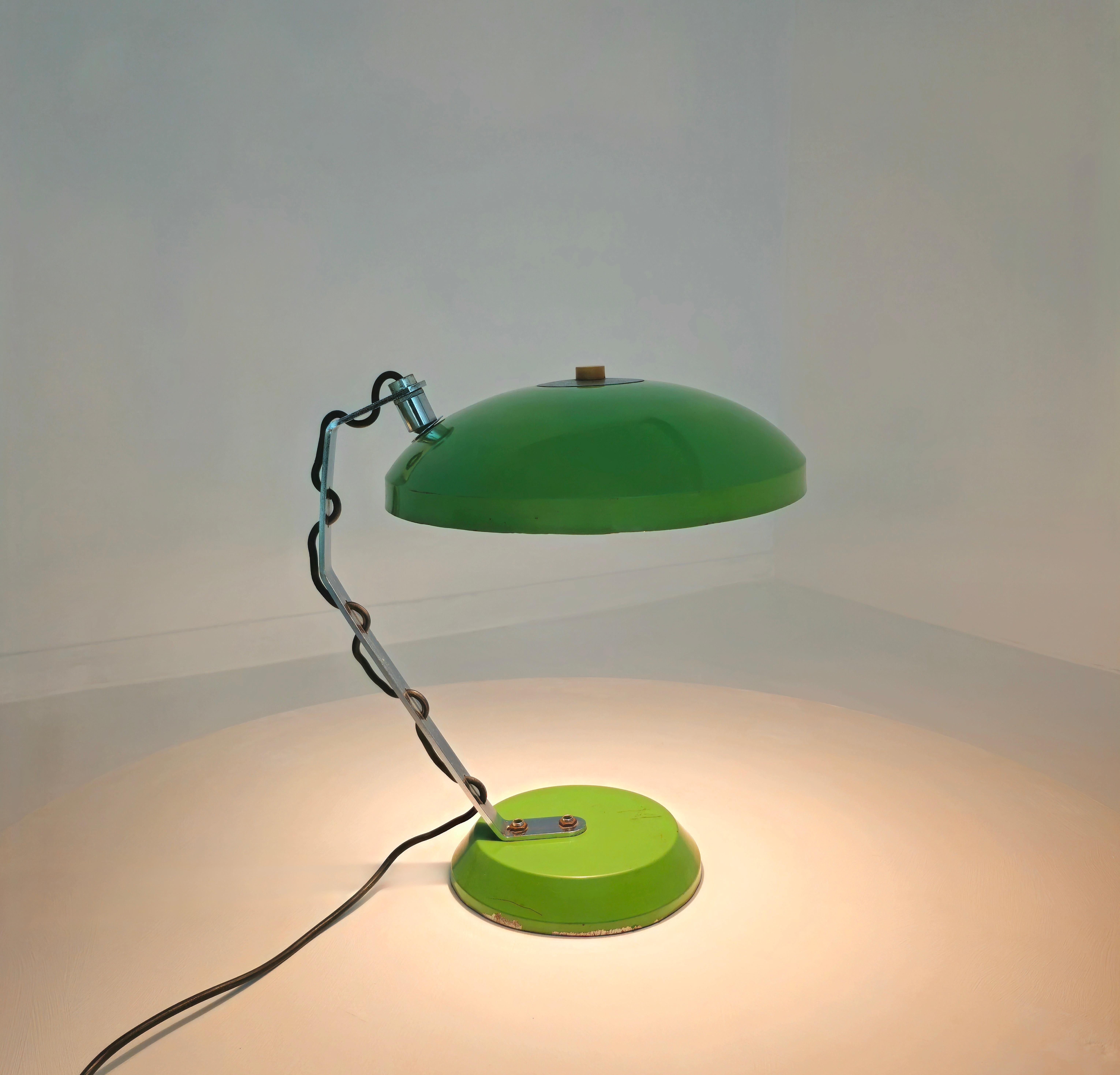 Lampe de table en métal peint et chromé mi-siècle moderne Italie 1970 en vente 5