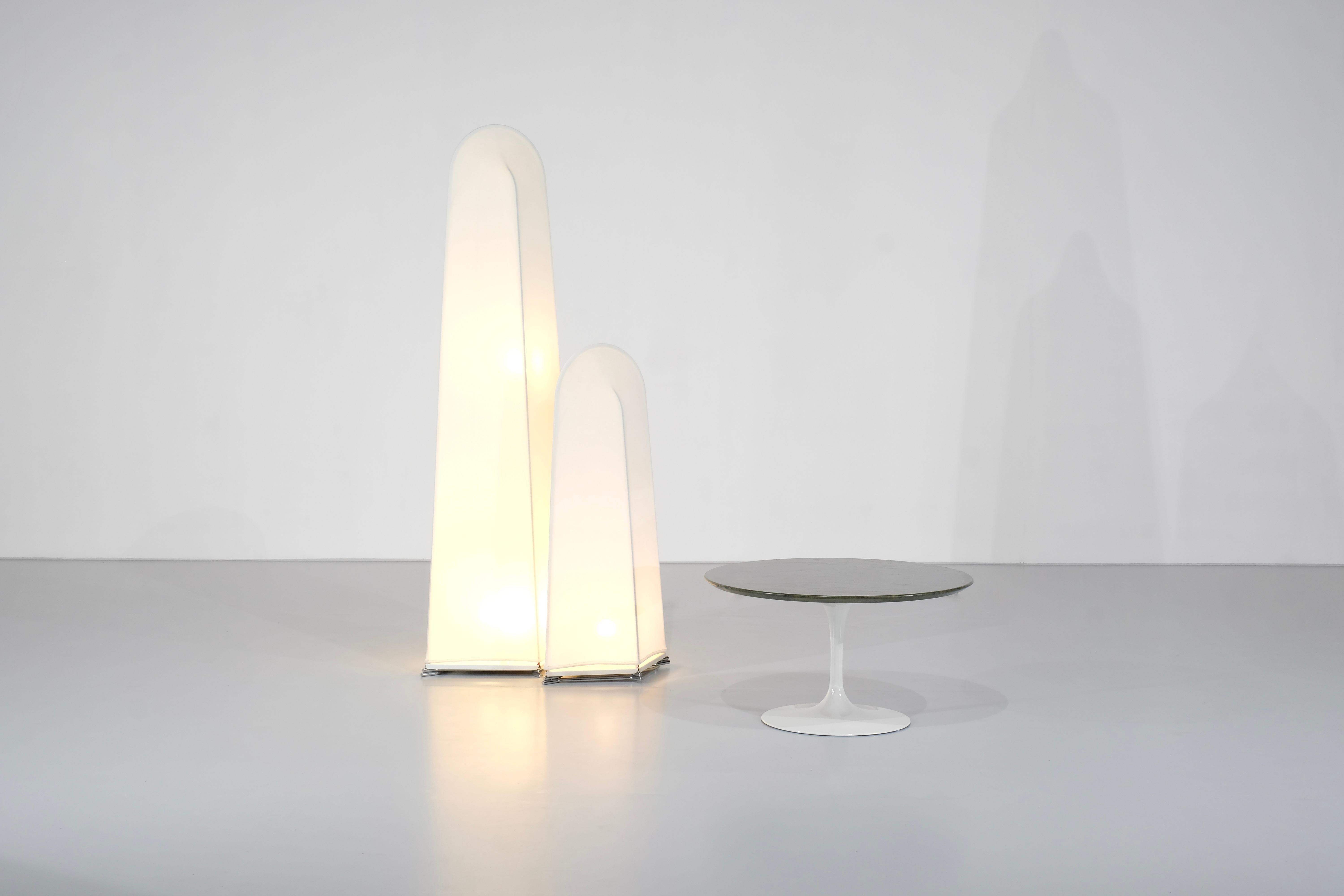 Lampe de table en acier par Stilnovo, Italie, années 1970. Bon état - En vente à Lot/Drogenbos, BE
