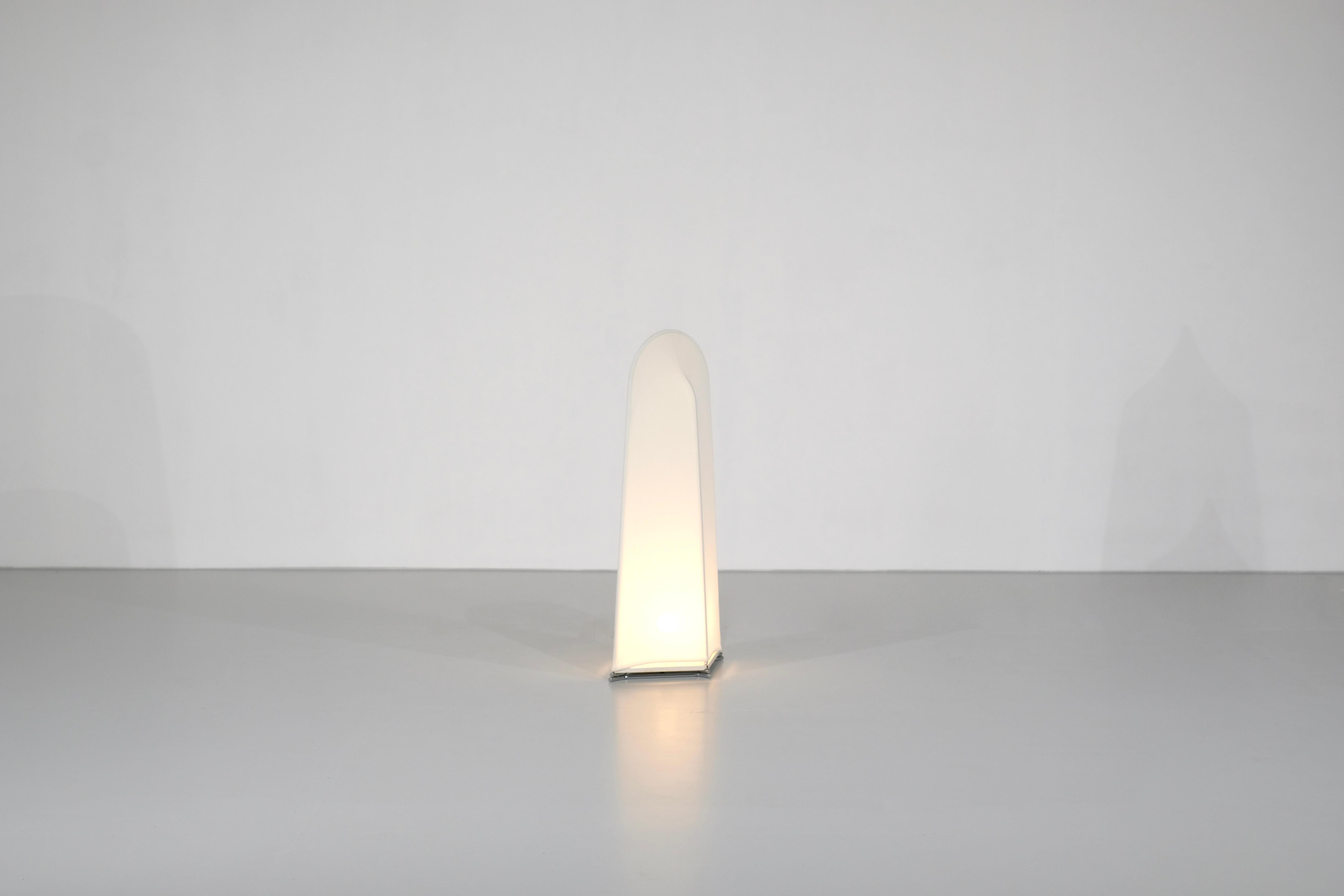 Fin du 20e siècle Lampe de table en acier par Stilnovo, Italie, années 1970. en vente