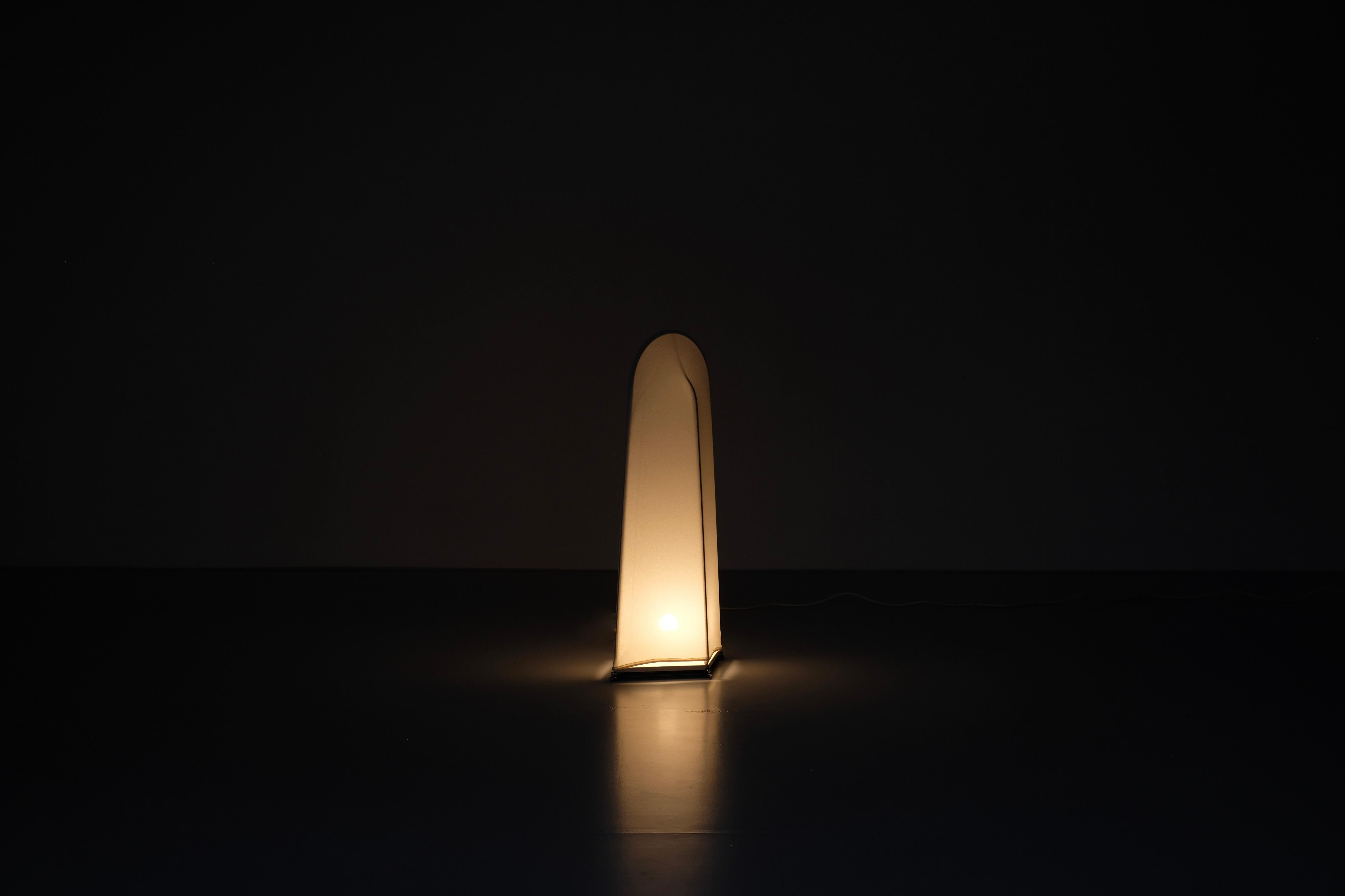 Métal Lampe de table en acier par Stilnovo, Italie, années 1970. en vente