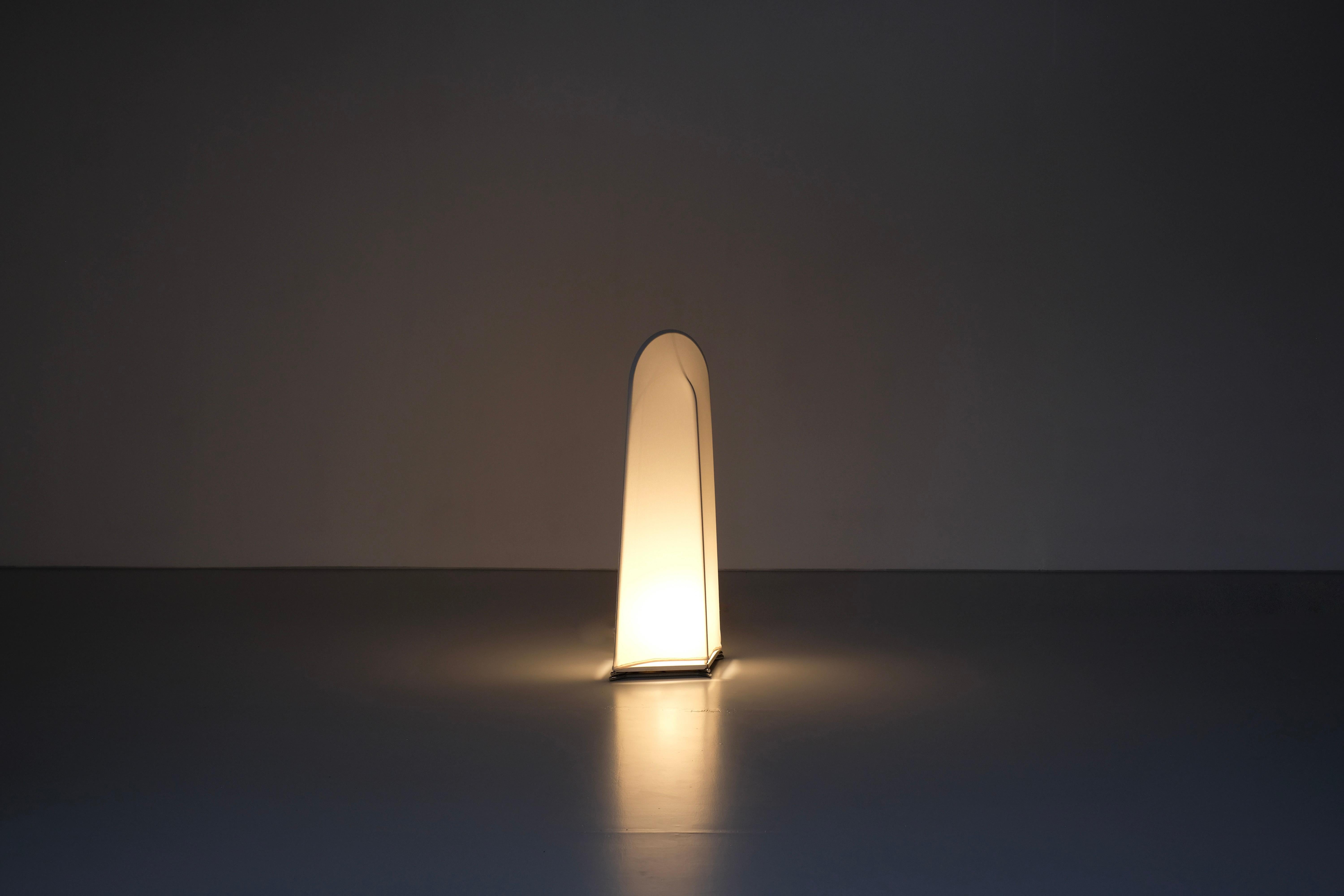 Lampe de table en acier par Stilnovo, Italie, années 1970. en vente 1