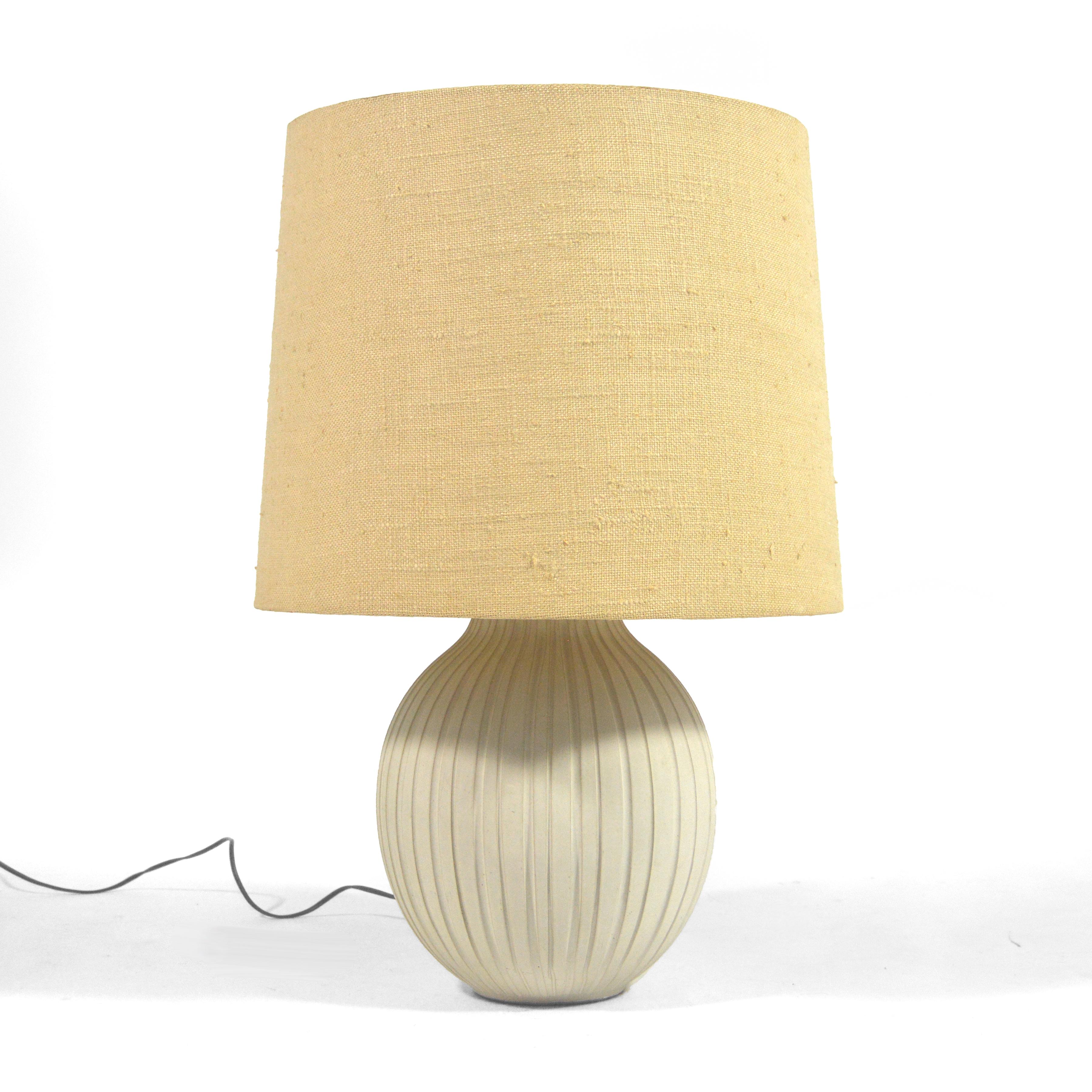 Mid-Century Modern Table Lamp in the Manner of Martz For Sale