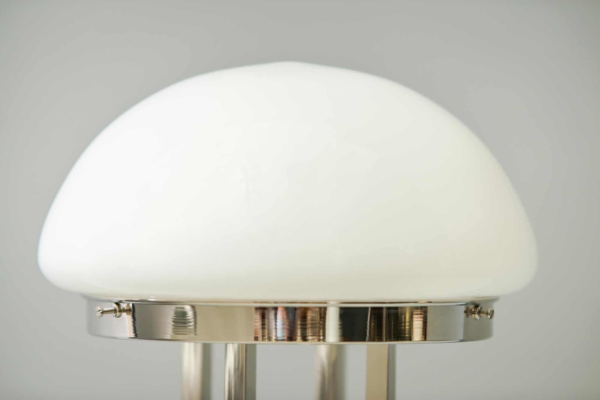Tischlampe im Stil des Jugendstils aus Nickel im Zustand „Neu“ im Angebot in Wien, AT