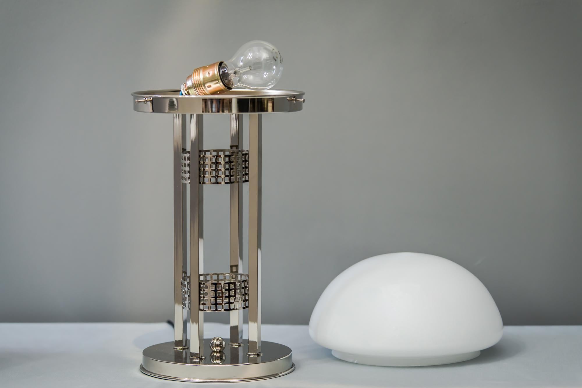 Lampe de table dans le style de Jugendstil « nickel » en vente 1