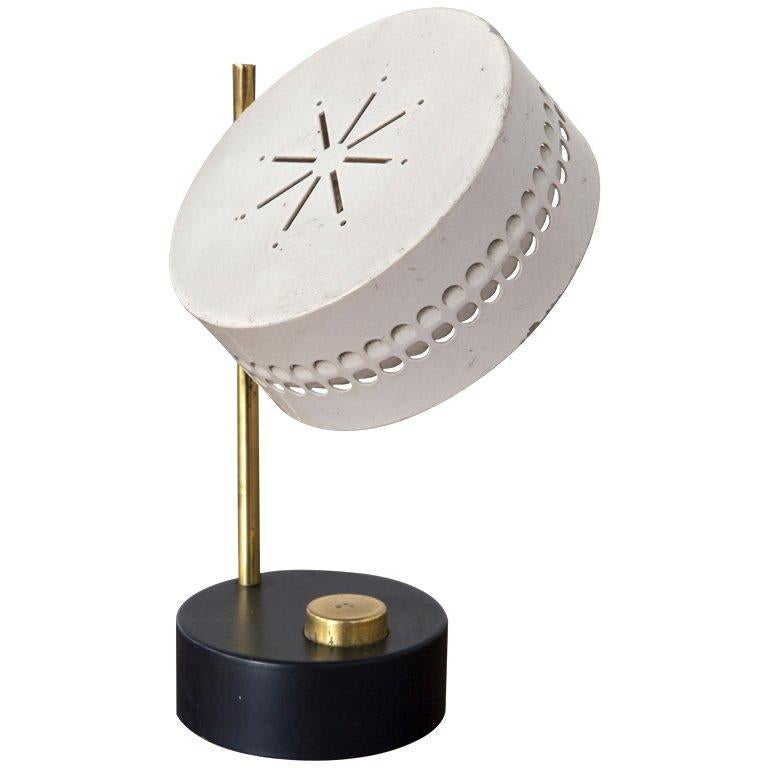 Petite table en laiton - lampe d'appoint dans le style de Mathieu Matégot, Italie, années 1960 en vente
