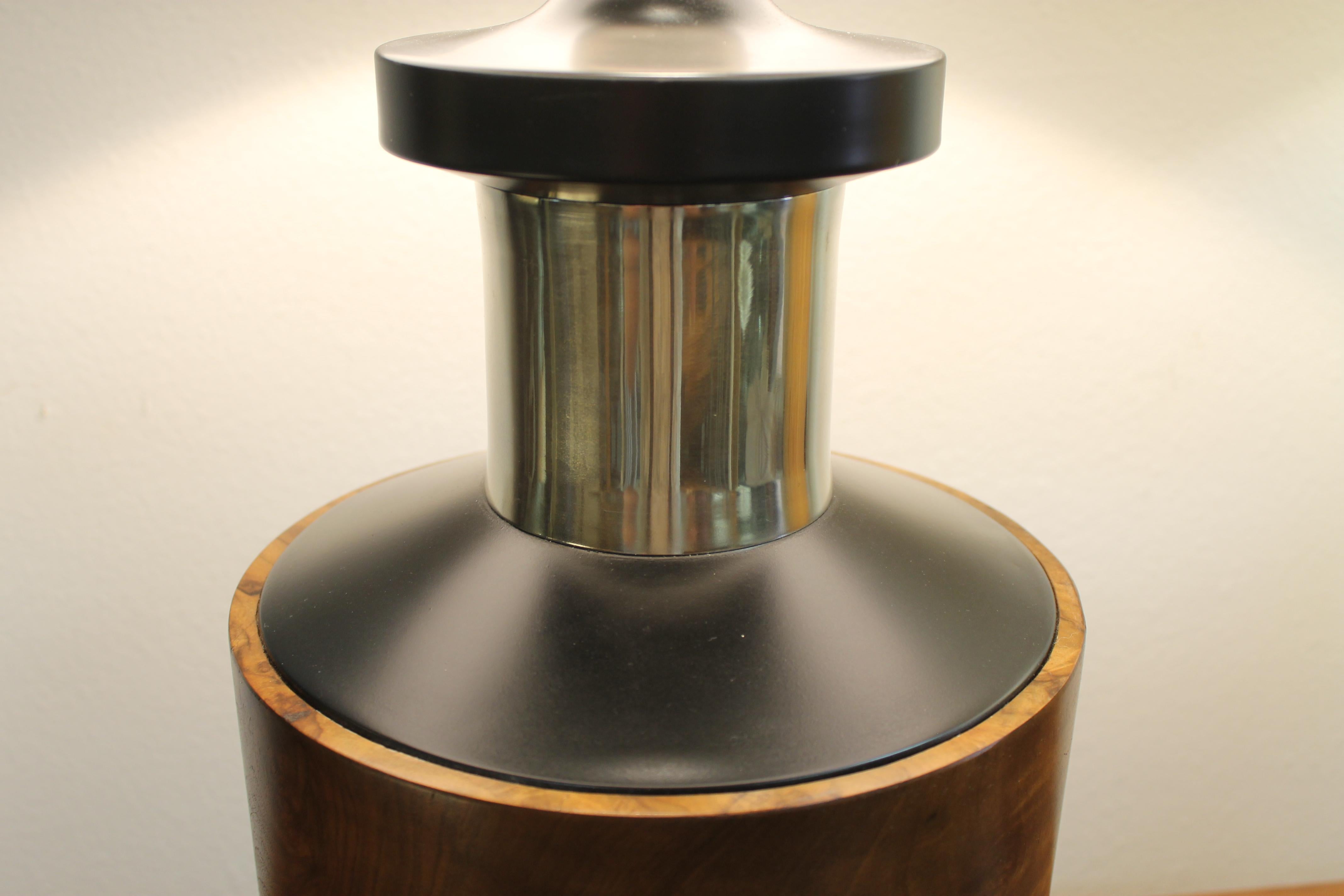 Burlwood Table Lamp in the style of Milo Baughman In Good Condition For Sale In Palm Springs, CA