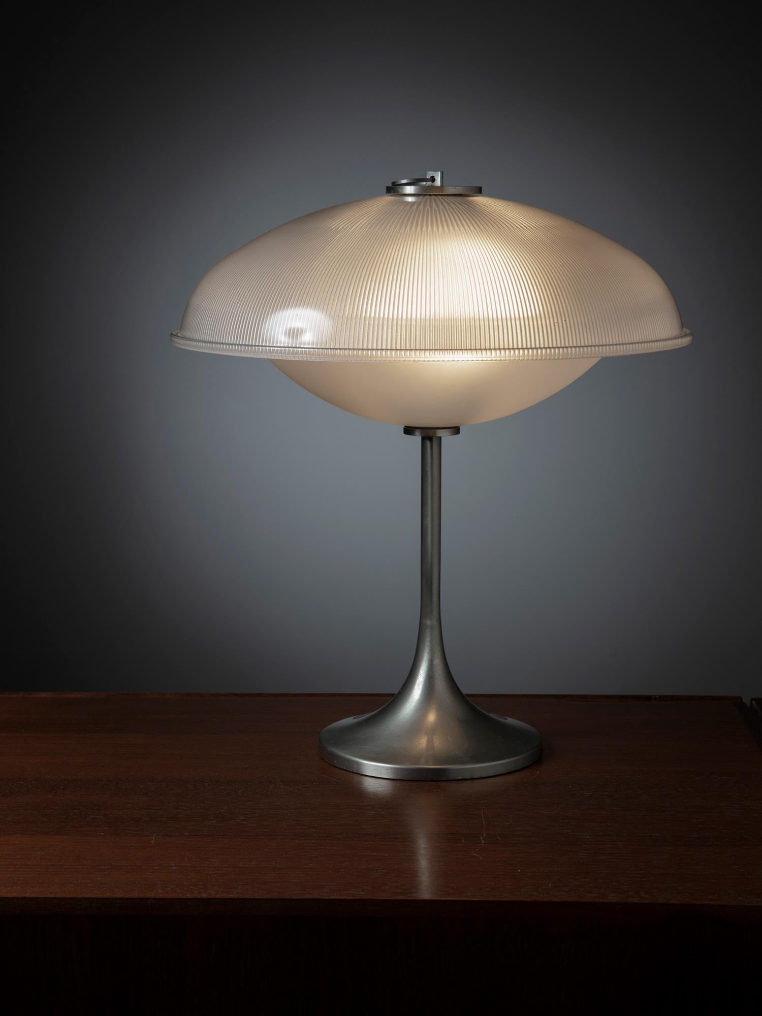 Rare table lamp with metal base and prismatic glass shades.
The lamp has visual connections with the model manufactured by Gregotti for Arredoluce.