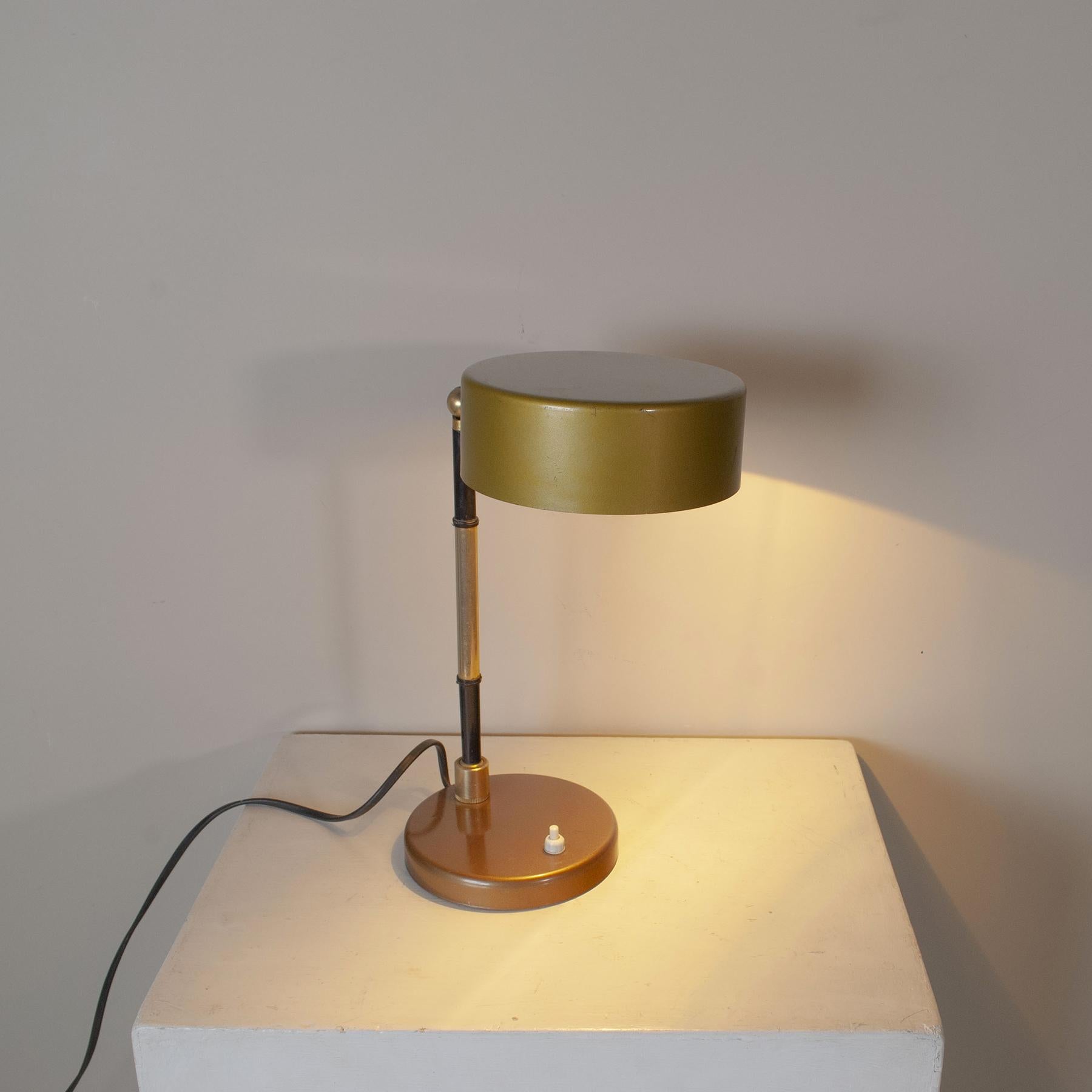 Machined and chrome-plated metal table lamp and brass swivel stem in the Oscar Torlasco 1960s style
