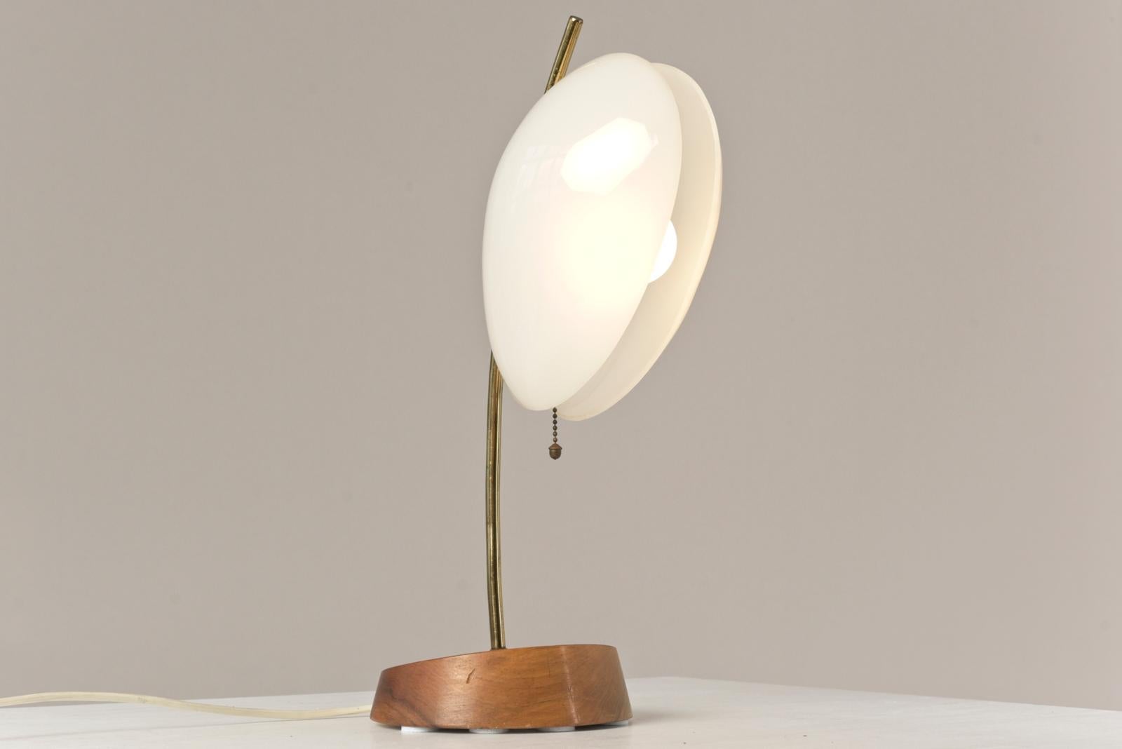 Table Lamp in Walnut and Plexiglass, Germany - 1955 In Good Condition For Sale In Berlin, DE