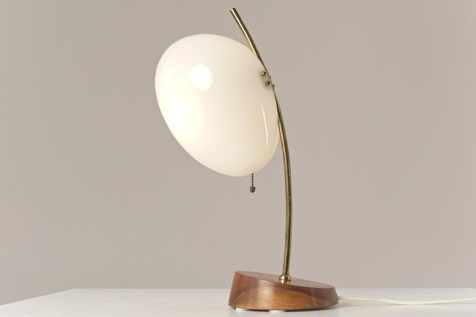 Table Lamp in Walnut and Plexiglass, Germany - 1955 For Sale 3