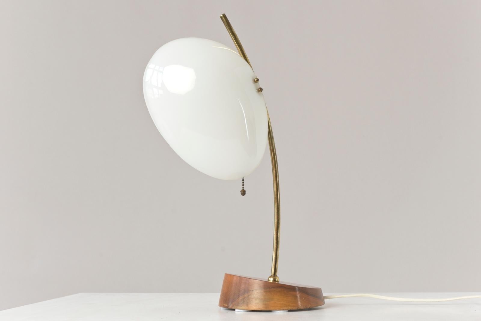 Table Lamp in Walnut and Plexiglass, Germany - 1955 For Sale 4