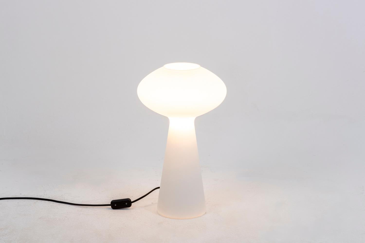 Mid-20th Century Table Lamp in White Glass, 1960s