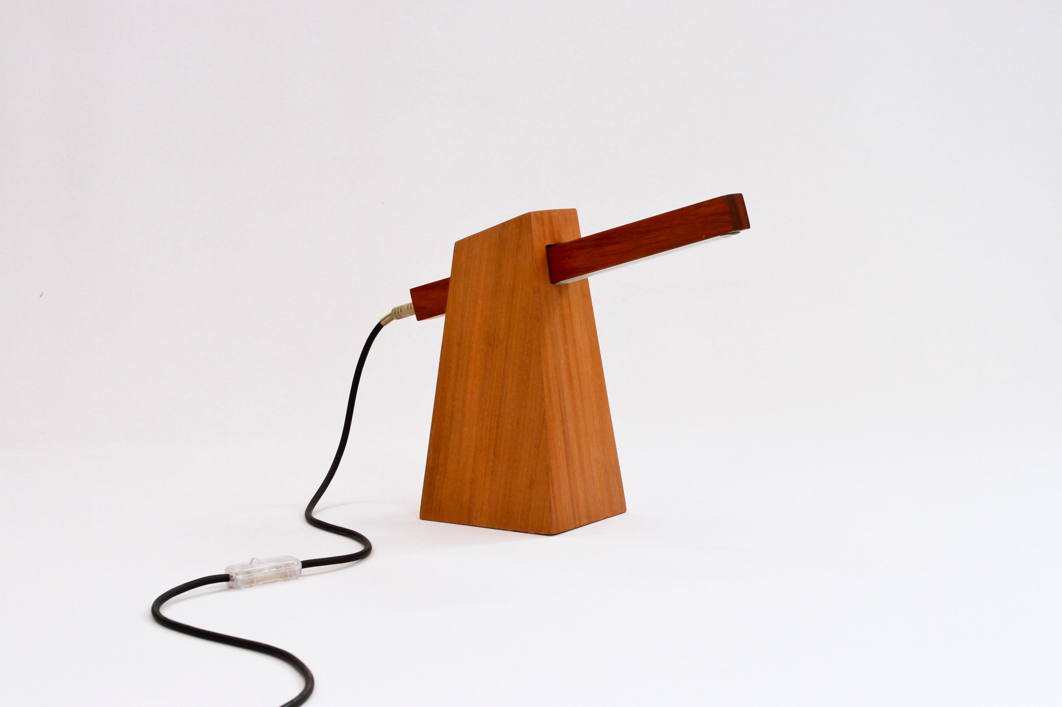 Table lamp in wood and LED.
Lamp base is made in reclaimed Peroba wood and light stick is made in Muirapiranga, a native Brazilian wood. 
Guitar plug controls on/off

Matraca lamp is an artisanal product designed and manufactured in Rio de