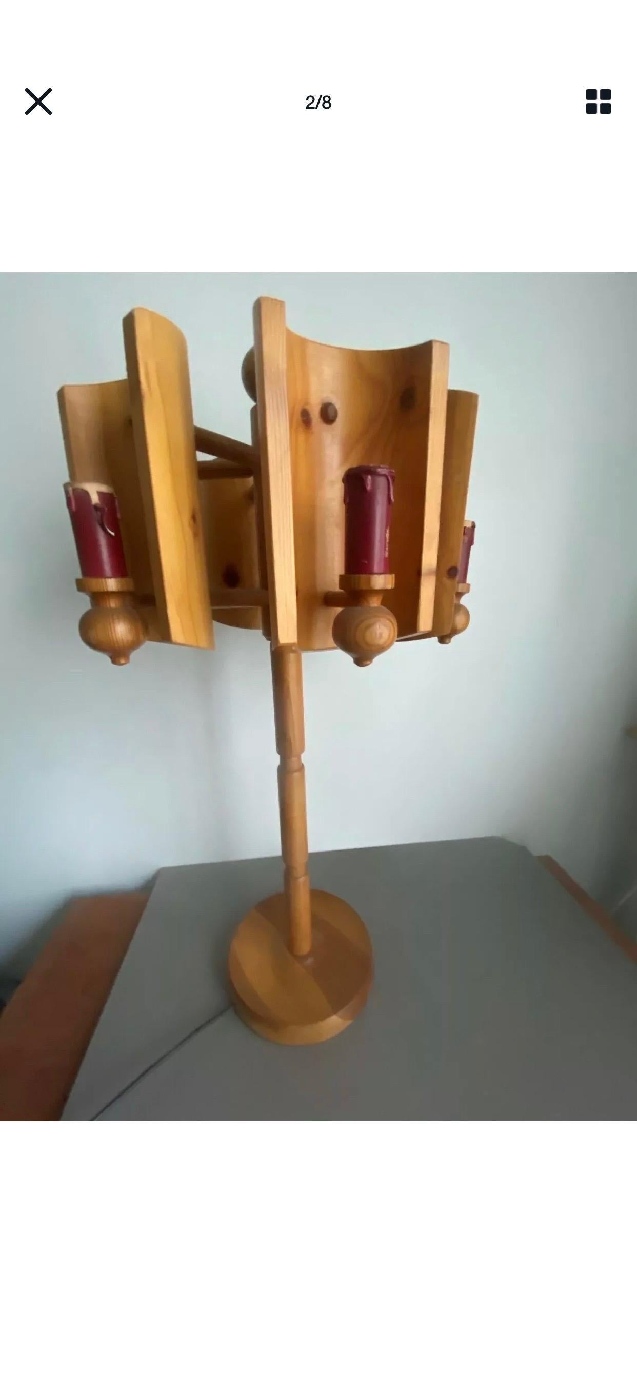 Mid-Century Modern Lampe de table en bois en vente