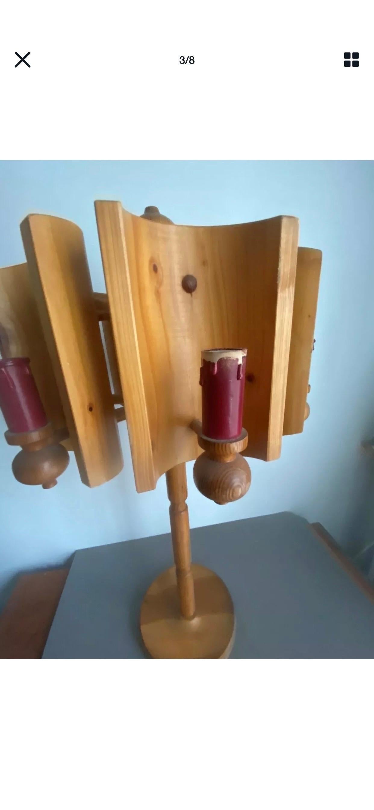 Français Lampe de table en bois en vente
