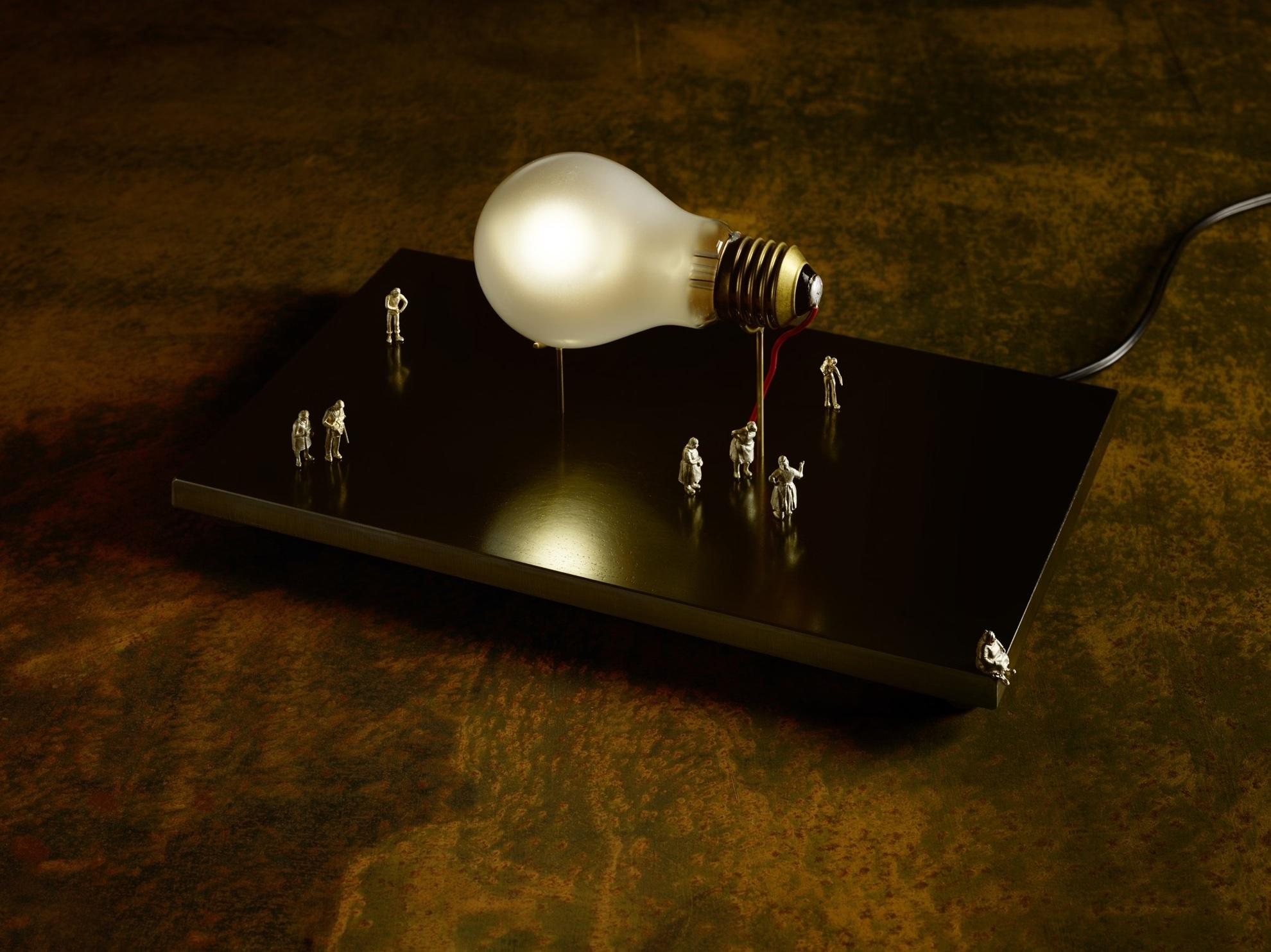 Table lamp Ingo Maurer I Ricchi Poveri – Monument for a Bulb en Nuevo estado para la venta en Alcamo, IT