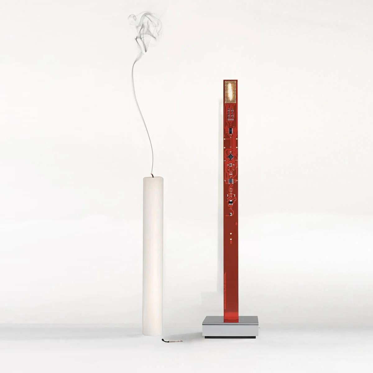 My New Flame - La bougie moderne d'Ingo Maurer (Couleur : Rouge)

My New Flame est la version moderne d'une bougie classique. Cette lampe de table mobile, rechargeable par USB, crée une lumière chaleureuse qui rappelle un dîner aux chandelles.