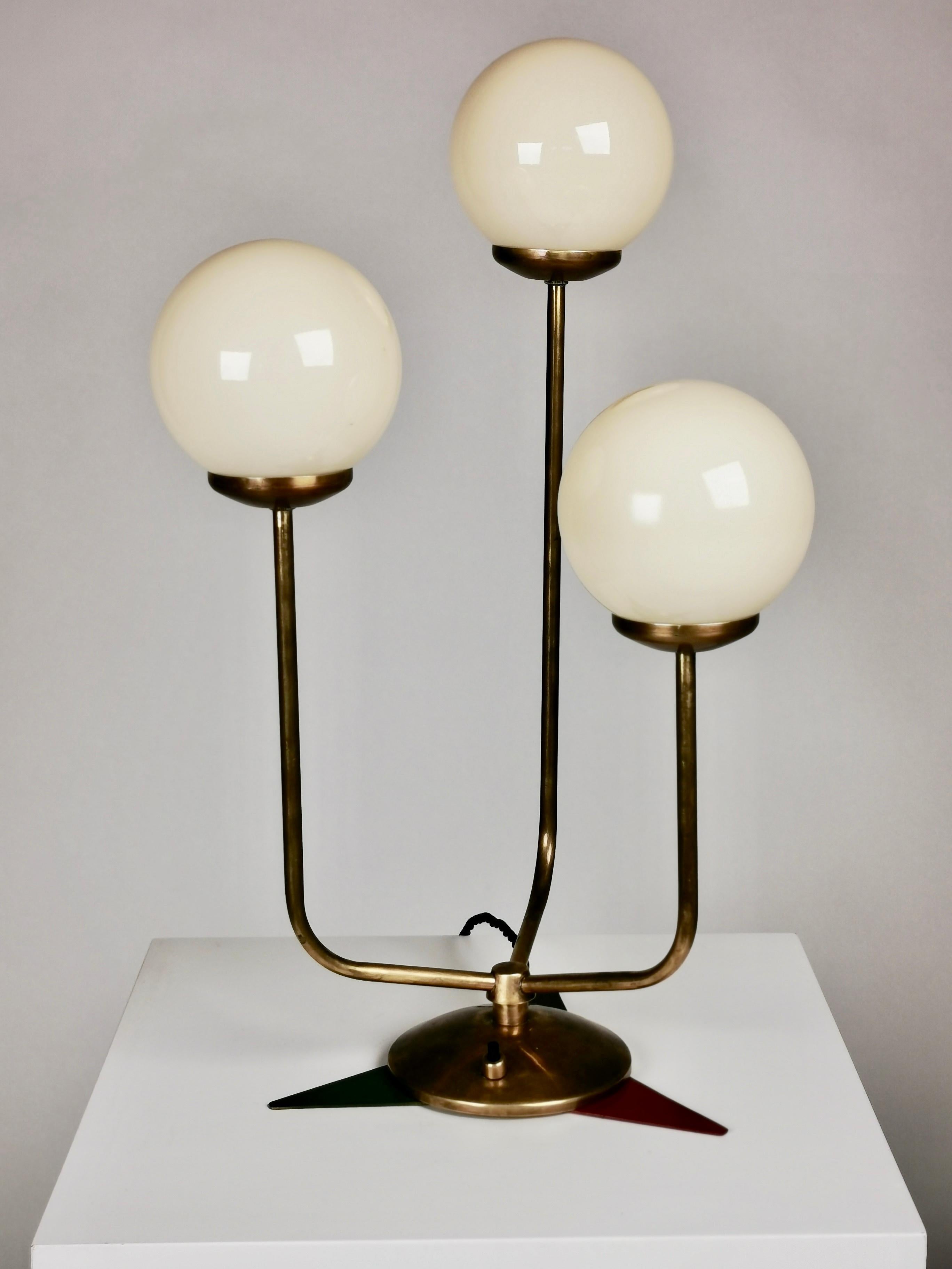 Table Lamp, Italy 1960s, Brass and Opaline Glass In Good Condition In Berlin, DE