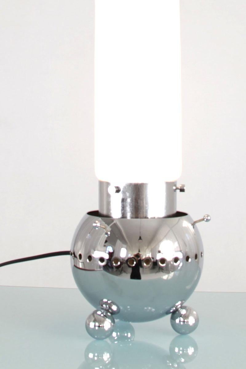 Mid-20th Century Italian Sphere Shaped Chrome Base Table Lamp, 1960s For Sale